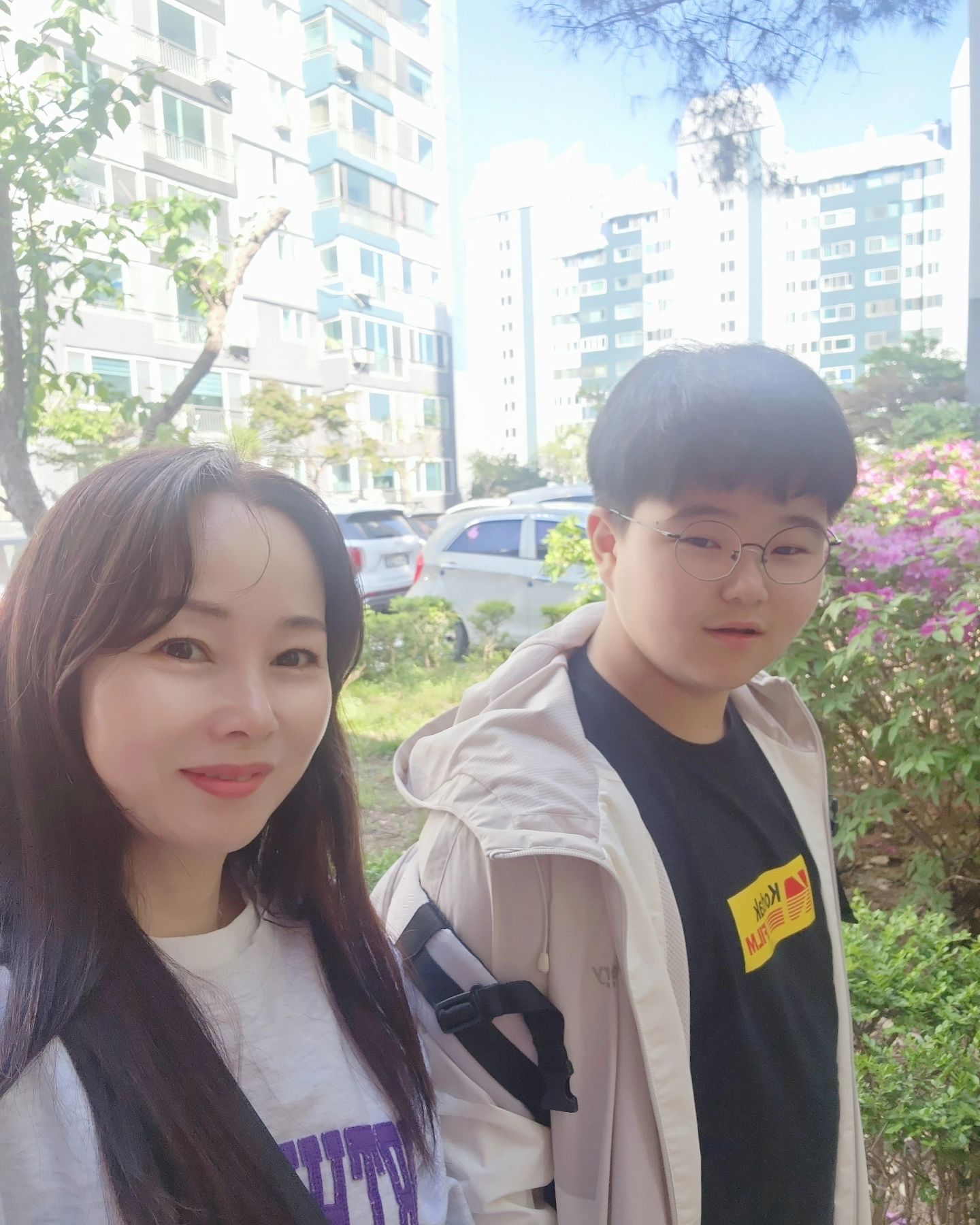 꽃앞에서 사진 찍었어 뭥?? -_-