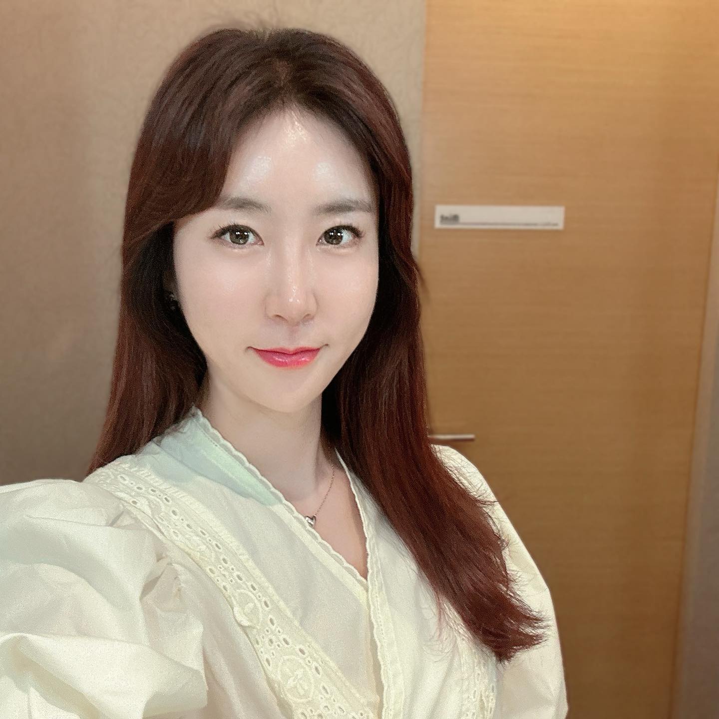 #협찬 the3.0clinic 에서
브이로리프팅 받고 왔어요~!!^^

울님들 정말 올만에 긴 연휴인데~
가족들과 즐거운 시간 보내고 계신가요~??
저는 정말 올만에 푹 쉬는거 같아요~!!^^
피부관리도 간만에 받고 쉬니 더 효과가 
좋은거 같기도 하구여~!!
샷수가 좀 아쉽긴 했어요 ㅜ
심부볼 위주로 받고 왔는데, 
통증없는건 정말 좋더라구요~!!
다음엔 좀 많이 받아봐야겠어요~!!

리프팅 관심있으신분들 추천드려요~!!
남은 추석연휴 마무리 잘하시구용~
조만간 또 올게요~^^❣️

.
.
.

#압구정피부과 #강남피부과 #더삼점영피부과 #피부과추천 #공팔리터 #08liter #브이로리프팅 #압구정리프팅 #브이로 #피부관리법