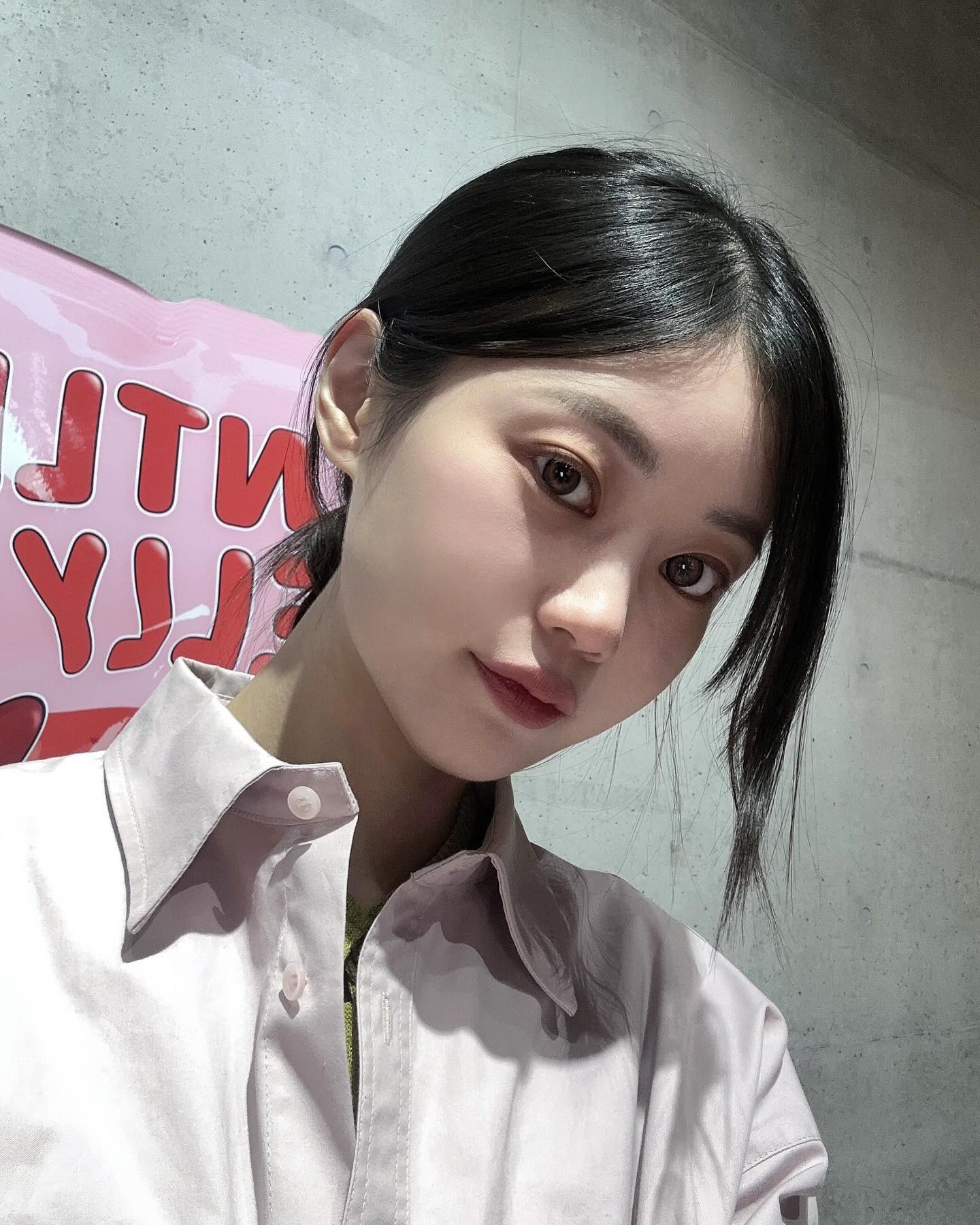 #광고 #ad 
👁️Foreveryoung Wannabe - brown hapakristin_kr 

착용하면 자신감 뿜뿜해지는 하파크리스틴 포에버영 워너비 브라운 렌즈!! 
이번 젠틀몬스터 팝업에도 착용하고 다녀왔어요💗💚🩵

360도 투명 하이라이트 일러스트가 너무 예쁜 렌즈에요🌀💕
색감은 코랄이 더해진 부드러운 브라운으로, 더 생동감 있는 눈빛으로 연출되어요💗 덕분에 어느 글라스던 착붙💚
장원영 렌즈로도 유명한 하파크리스틴에서 원앤온리에 이어 출시된 원영렌즈~! 착용해보니 왜 아이돌안광렌즈인지 바로 알 수 있었어요 ..💖 
모두 하파크리스틴 하세요🩵