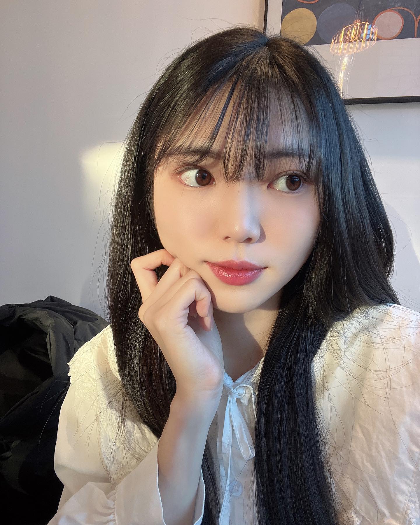 다들 월요팅 🎵❤️

100만년만에 셀카로 돌아온 이유는 •• 
포항 속눈썹펌 맛집을 찾아벌였지 뭐에요 ~~? ♥ 
덕분에 앞으로는 맨눈으로 (?) 다니기 ssap 가능 🙆🏻‍♀️

내 소즁한 아침 시간도 지켜주는데, 이렇게 자연스럽고 예쁘니 뭐 •• 이제 방랑자 생활을 마치고 정착하려 합니다 🫶🏻✨

📌 위치: 경북 포항시 남구 대이로 39 이화빌딩 8층 블랑뷰티
📌 인스타: blanc__suya 
.
.
#포항속눈썹 #지곡동속눈썹펌 #흥해속눈썹펌 #대이동속눈썹펌 #죽도동속눈썹펌 #포항이동블랑뷰티 #포항뷰러펌 #셀스타그램 #selfie #얼스타그램 #셀카 #좋반 #여행계정맞팔