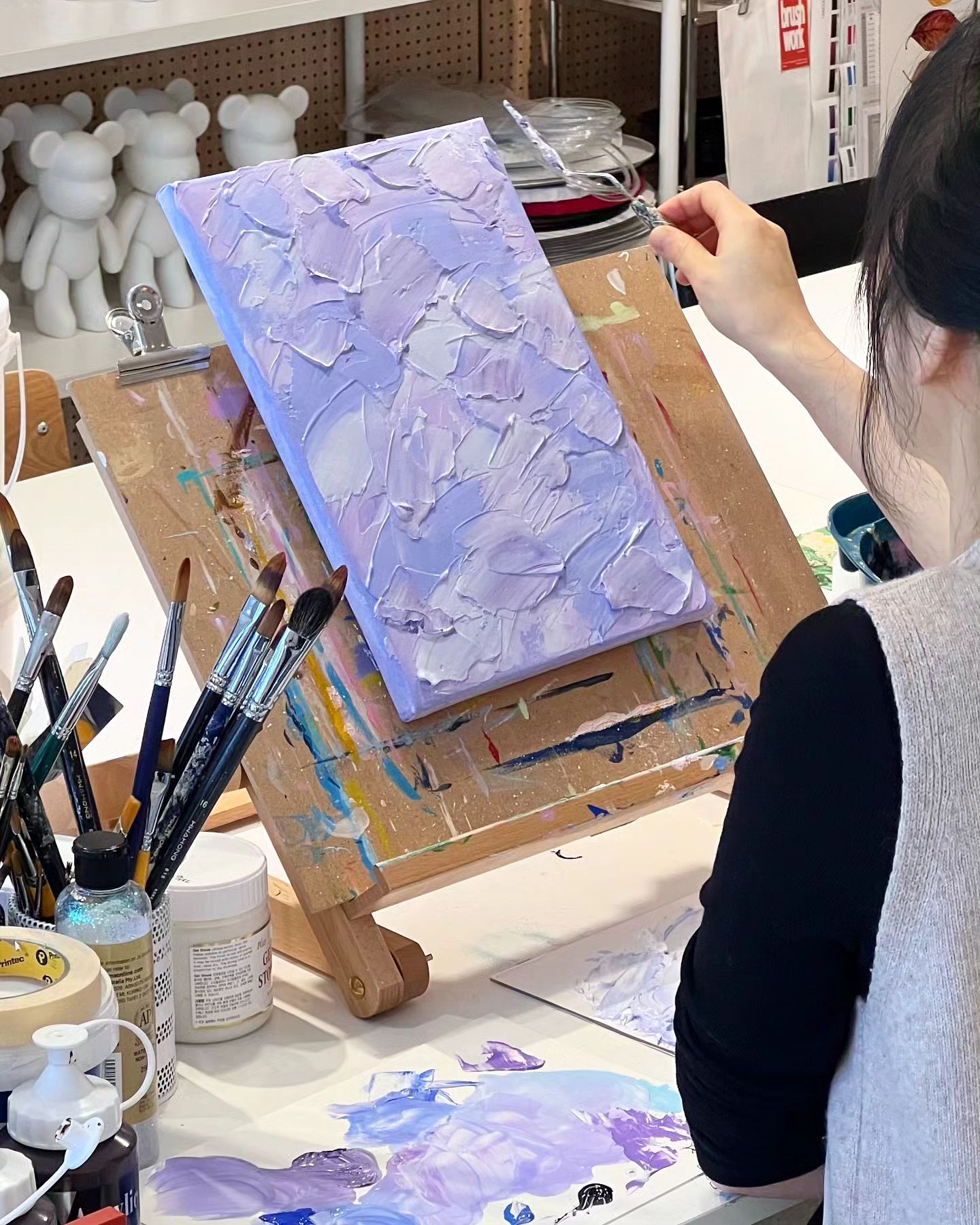 새로운 취미🎨

소담화 매장은 잠시 쉬어가지만-
캔버스 위에서 작품활동은 이어갑니다.
오늘의 컬러는 보라보라-

서로 다른 컬러가 섞이는 신비로움과
물감의 질감을 잔뜩 느끼는 이 시간-
그때그때 떠오르는 생각따라 움직이는 손.
정답없는 작품이라
부담없는 작업시간이었습니다.

대구취미미술은 studiobrushwork

#대구떡케이크 #앙금플라워창업 #떡케이크 #환갑케이크추천 #칠순선물추천 #칠순케이크 #돌답례
#떡케이크추천 #타슈켄트 #Tashkentcake #Tashkent #cakedesign