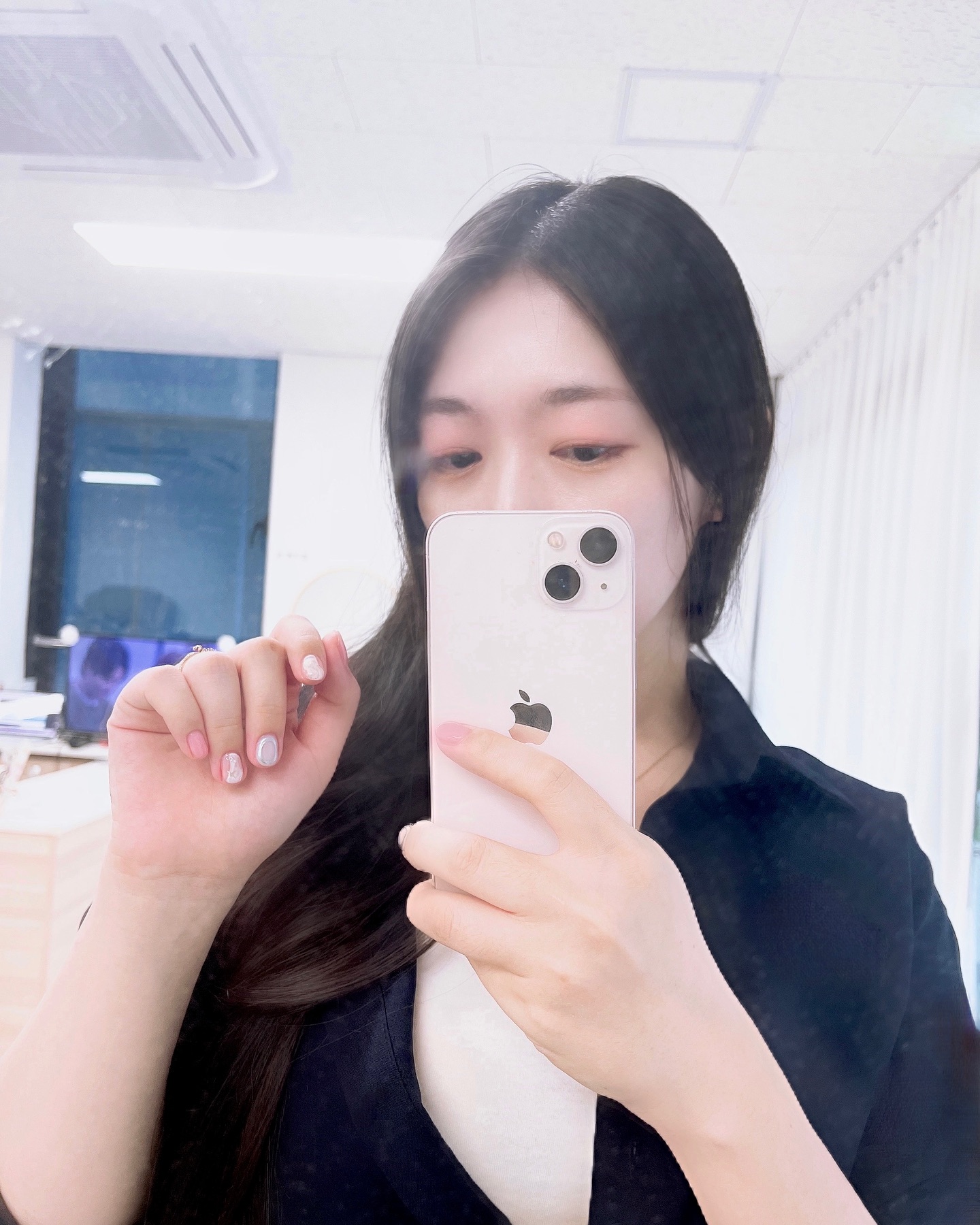 #신스티니네일 #협찬 

휴가가기전에 기분내고 싶어서 다녀왔어요💗
디자인도 다양하고 다양한 색감덕에 고르는데 고민도 했지만..
하얀 물결에 큐빅을 박아놓은거 같아서 예쁘더라구요🥰
예쁘게 해주신 덕분에
기분 좋은 휴가를 보낼 수 있을꺼같아요!

#인천 #검단 #검단신도시 #네일아트 #검단네일 #인천네일샵 #인천네일아트 #취향저격 #일상 #셀카 #뷰티 #블로거 #여자를부탁해 #패션디자이너 #모델 #셀피 #오오티디 #좋반 #선팔 #좋반 #팔로우 #팔로워 #팔로잉 #반사 #맞팔 #좋아요 #소통 #flower