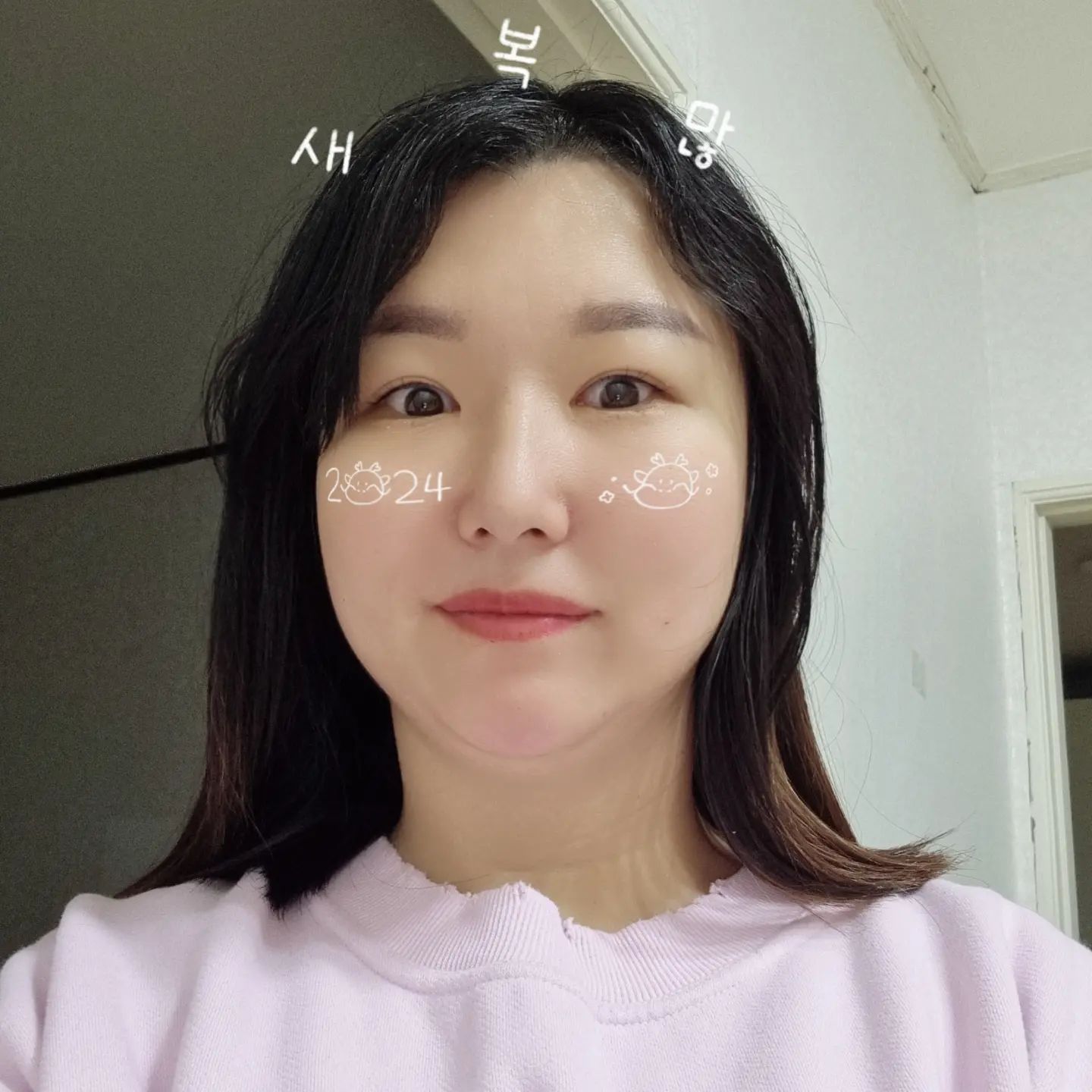 검정맨투맨만 입다가

오늘은 핑크맨투맨  입으니까

더  밝아보여서  좋아요~^^

#핑크핑크해 #소띠맘 #코모스옷가게 #핑크맨투맨