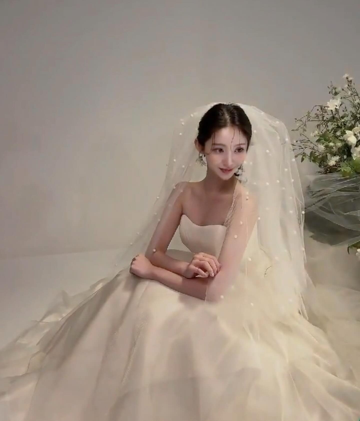 너무 즐겁고 예뻤던 촬영👰‍♀️🤍🍃
rosasposa_incheon 
radiante_bridal 
.
.
.
#웨딩 #웨딩스튜디오 #웨딩촬영 #웨딩드레스 #웨딩화보 #화보 #화보모델 #모델 #웨딩모델 #촬영 #촬영문의 #wedding #model #studio #인천 #로자스포사 #웨딩스타일링 #화보촬영 #드레스대여