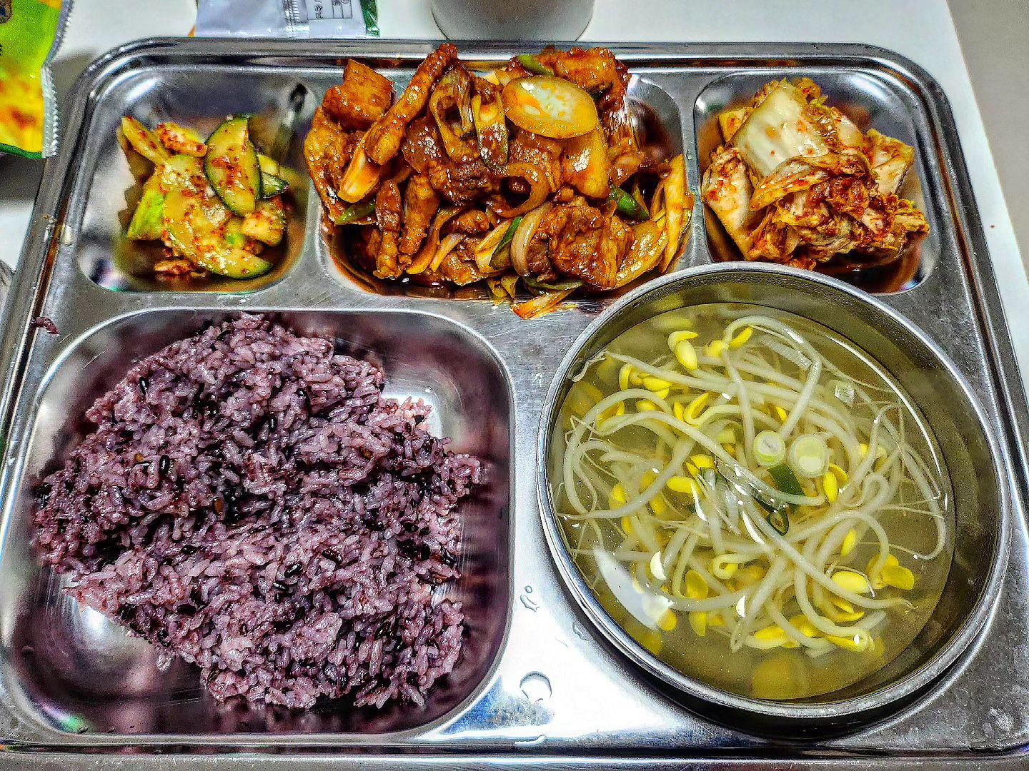 #고추장삼겹살 
#콩나물국 
#오이무침 
#배추겉절이