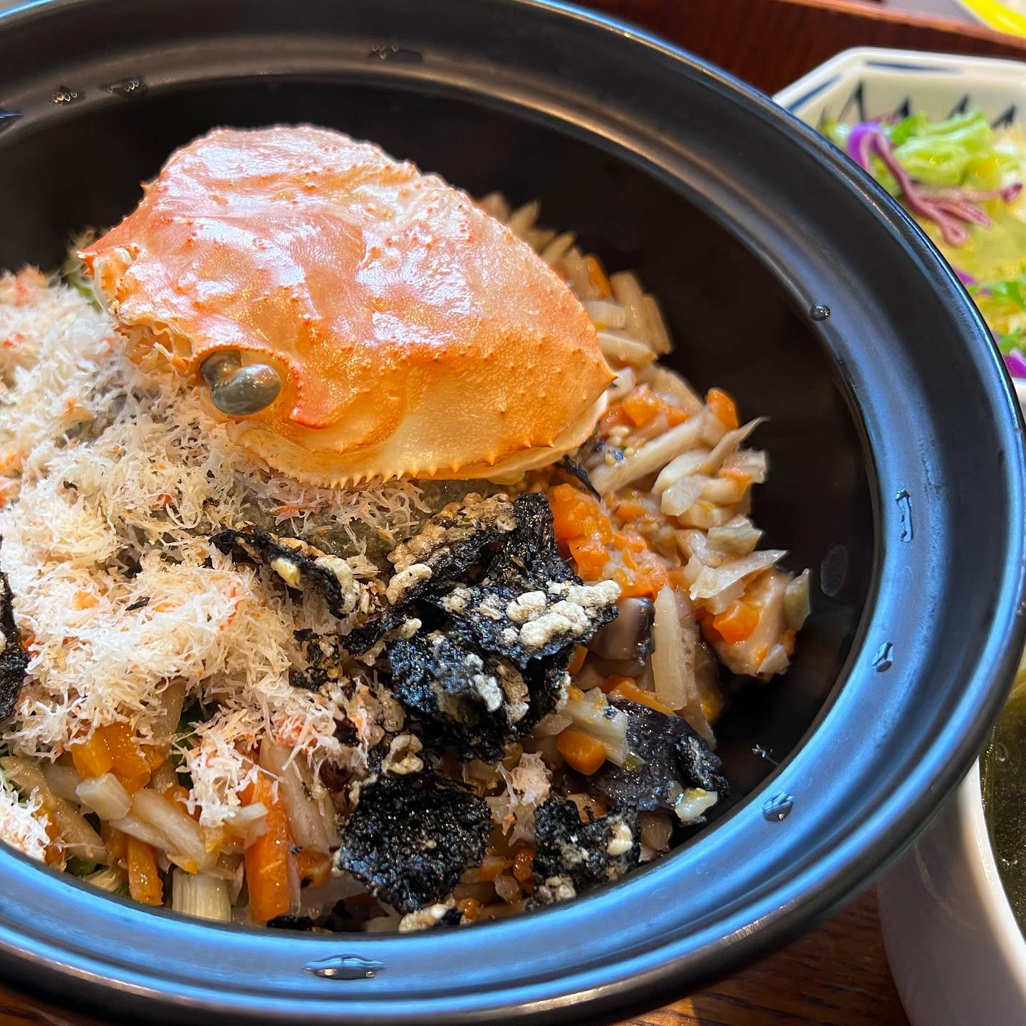 솥밥 좋아하는 사람! 여기 꼭 가보셔요💚
오랜만에 다사 놀러갔다가 가성비맛집 열반솥밥에서 점심 먹고 왔는데 정말 괜찮더라구요! 
게살꽉찬 솥밥, 감칠맛명란 솥밥, 부추우엉 솥밥, 바싹불고기 솥밥 총 4가지 솥밥 시켜봤는데 개인적으로 게살꽉찬 솥밥, 바싹불고기 솥밥이 제일 맛있었답니다! 전체적으로 호불호 갈일 솥밥은 없는듯해요! 26개월 아들 쭈니도 신나게 먹었답니다. 

#대구다사맛집#서재맛집#열반솥밥