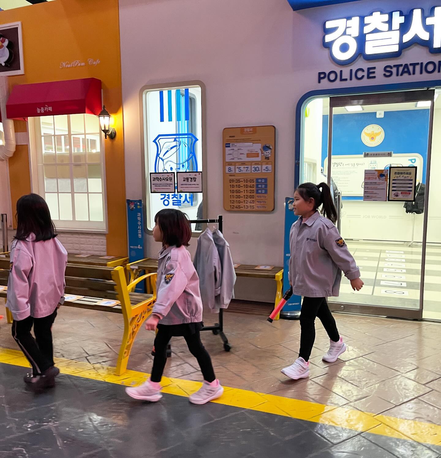 쉬는날 아이들이랑 직업체험😊
본의아니게 워킹맘 됐는데 할만하네

#아이와사는집
#직업체험