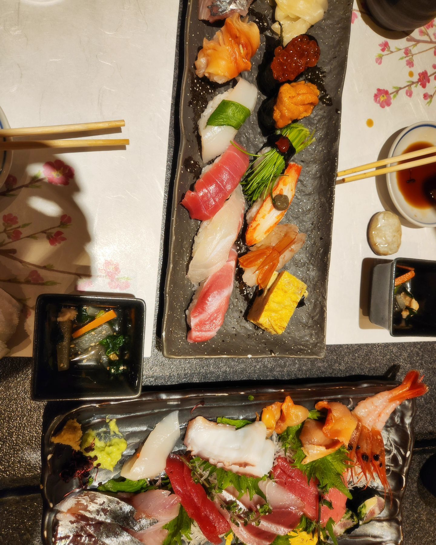 저녁도착 비행기라 어렵게 겨우 들어간 스시집 🍣 
말로만듣던 닷사이도  맛있었다