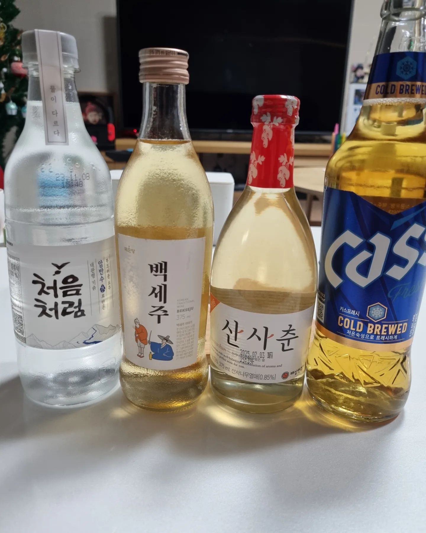 소.백.산.맥

추억보정용으로 사마셨다가
역시나 다음날 후회를 남겼다지...

#일상#데일리#장미네주막#술집모드#추억놀이#소백산맥#아는사람은#틀딱인가#부부스타그램