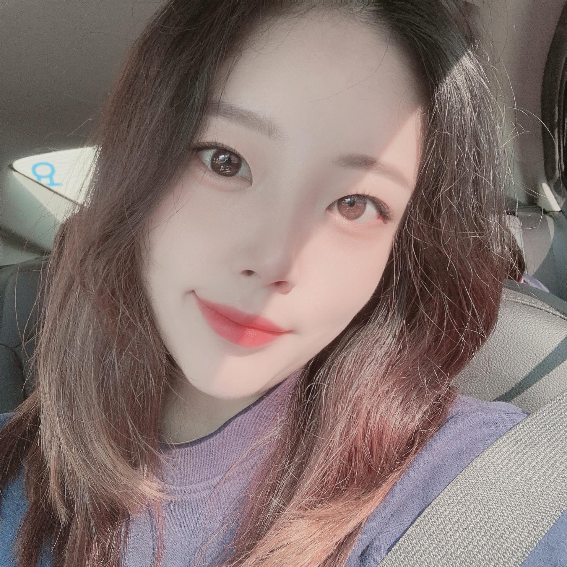 귀찮아서 1년에 한번 화장할까말까 하는데 
한번 한김에 사진 남겨두기 #생존신고 😛😛