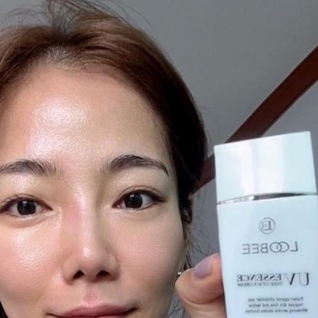 수인 서 on Instagram: "#광고 [LOOBEE] 루비이 에센스 톤업 선크림 이전에 한번 보여드린적 있는 루비이 에센스 톤업 선크림 요즘 넘 잘 사용하고 있어서 다시한번 후기 적어봅니다. 요걸 쓰면서