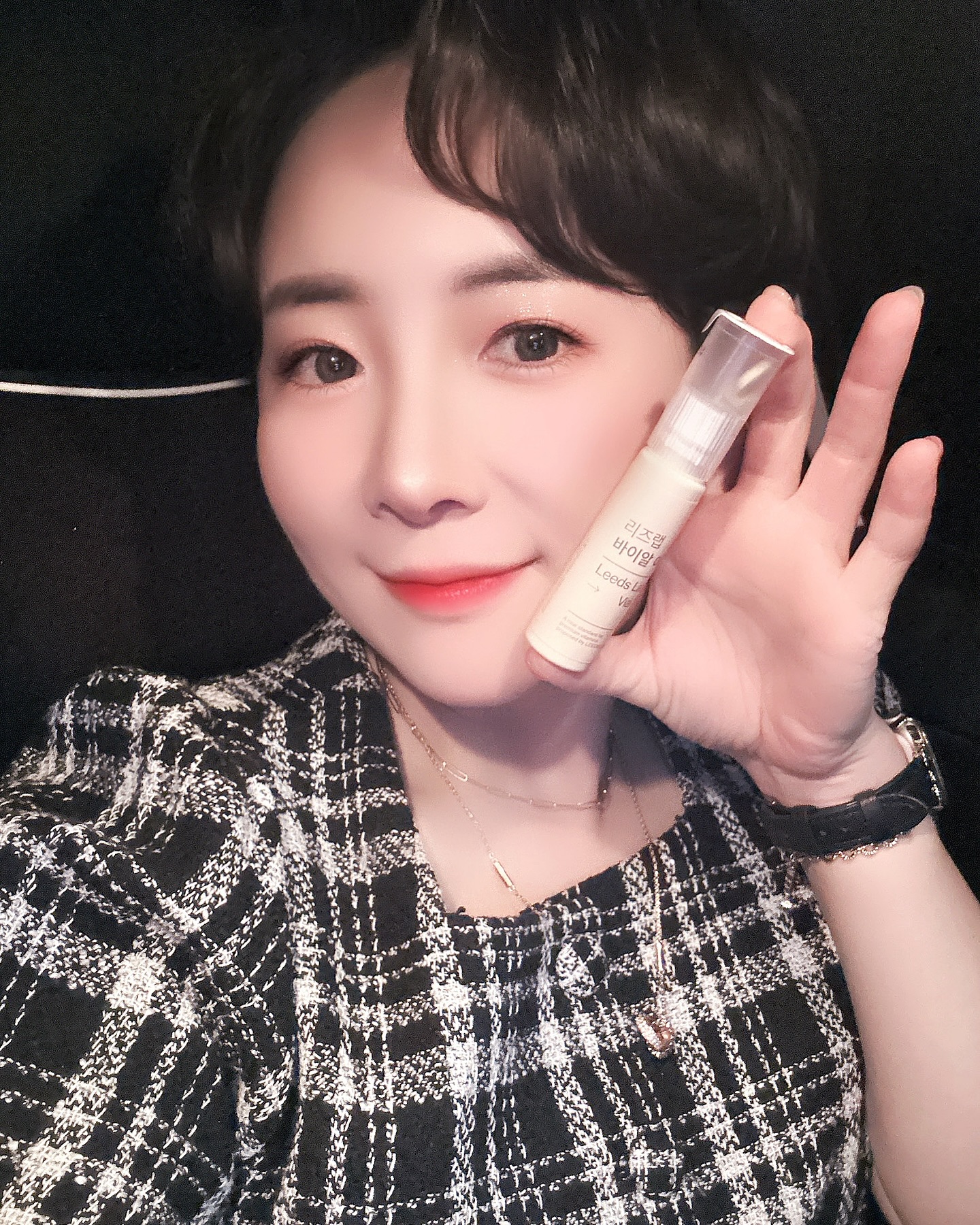 #협찬
프리미엄 멀티비타민 추천!! 땅땅땅! 📝
’리즈랩 바이알 이뮨플러스‘

골프연습갈때마다 하루에 하나씩
간편하게 챙겨가서 먹기 좋은 비타민!
이번엔 라운딩가서도 야무지게 👍🏻
아주 좋습니다요 와하하
그럼 지금부터 #리즈랩솔직후기 갑니다! 

패키지 넘 이쁘지 않나요 🙃
톤온톤의 감성충만한 패키지! 
상자 외부에 섭취한 날 까먹지 않도록 
날짜체크 하는 부분도 만들어둔 센스 
패키지 고급스러워서 선물하기 🎁 좋을듯해요

알약 잘 못먹는 저도 2알 한번에 
물없이 액상비타민으로만으로도 잘 먹어요 🫠
게다가 액상비타민이 망고맛이라 달달해서
거부감없이 간식처럼 가볍게 먹기좋아요

국내최초, 최다 22종 영양소 함유!
기존 19종 영양소보다 비타민B2, 비타민B12,
마그네슘 3가지 영양소가 더 함유되어 총22종
영양소 함유로 업그레이드 된 비타민!

영양소는 더 많아졌는데 정제크기는?
커지지 않고 그대로! 먹기 딱 좋아요 😆
이것이 리즈랩의 기술력 

무려 #이민정 언니가 광고모델 #이민정비타민
#리즈랩효과 ⬆️⬆️⬆️

빠른 배송은 덤 
오후1시 이전 주문시 당일출고래요 
당일 출고되면 90%확률로 바로 담날 겟!
급하게 선물하기에도 좋을듯! 

이래저래 좋은건 다 모아놓은 비타민
하루에 한개씩 섭취중인데 
아침에 피곤함 덜하고
저녁되면 체력바닥나던 제가 
하루온종일 끈끈하게 잘 버티는 중입니다 

운동하시는 분들에겐 #필수비타민 ❗️

#리즈랩 #리즈랩바이알이뮨플러스 #바이알이뮨플러스 
#이뮨비타민 #액상비타민 #영양제추천 #국내최초
#국내최다 #골프비타민 #운동비타민 
#올인원비타민 #종합비타민 #비타민추천
#프리미엄비타민 #골프 #골린이 #골프장
#골프연습 #일상 #데일리 #활력비타민