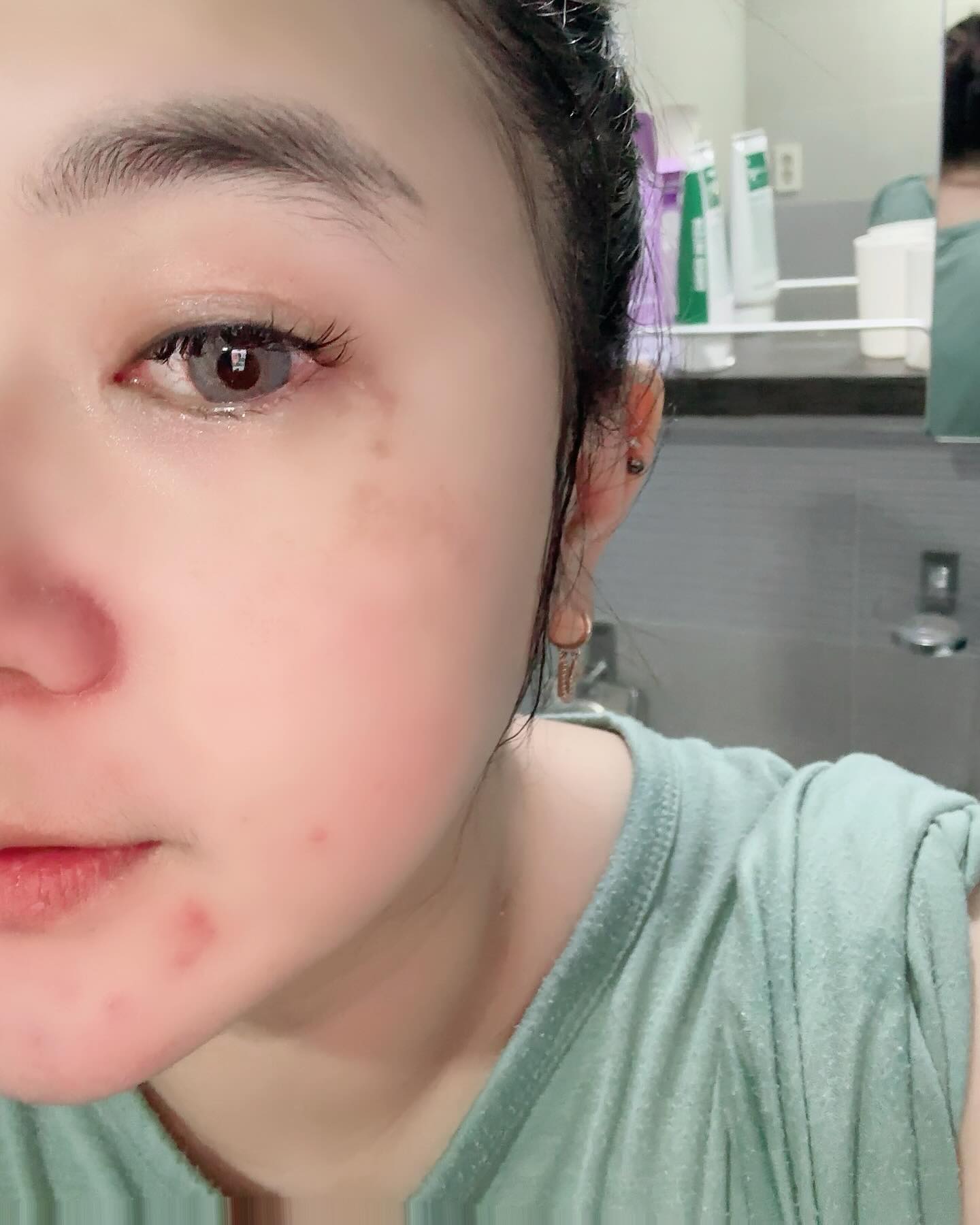 #협찬 #메디필 #medipeel #메디필폼클렌징 #메디필클렌징폼 #그린시카콜라겐클리어2.0 #메디필콜라겐 #트러블폼클렌징 #시카 #판테놀 #진정 #약산성폼클렌징 #미세먼지폼클렌징 #올리브영 #올리브영클렌징폼 #올리브영폼클렌징추천 #올리브영트러블폼클렌징 #약산성클렌징폼 #kbeuty #kskincare  일반 시카 -> 제주 시카 함유로 더 강력해진 진정
약알칼리성 -> 약산성 포뮬러, EWG 그린 제형으로 더 순해진 성분
트러블 피부 적합, 초미세먼지 99% 세정 임상테스트 완료로 더 믿을 수 있는 제품력

증정된 매쉬 스펀지는 올리브영 단독 기획 제품이랍니다