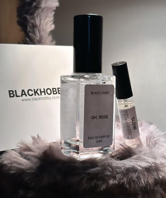 로로🧸 on Instagram: "#광고 @blackhobby_official 요새 내 최애 향수🖤 블랙하비에 오로즈향수! 장미향이 과하지 않아서 완전 내st,, 넘나 좋은것,,디자인도 심플&시크해요! ❝어두운(Black) + 취미 (Hob