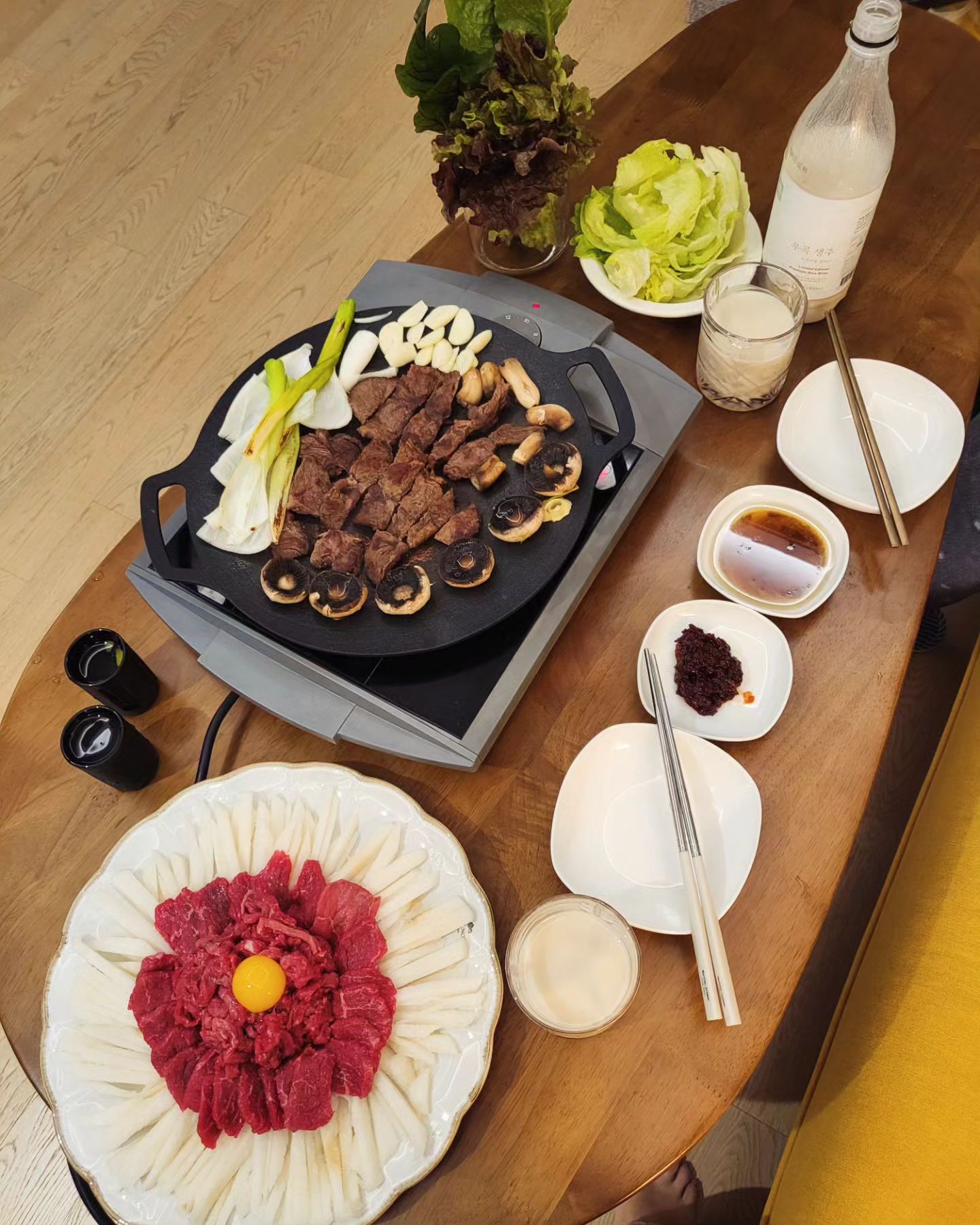 벌써 주말이 끝나가다니
믿을수가 없어
집앞 정육점이 육회 육사시미 맛집이라
부채살도 굽굽
.
.
#고기파티 #소고기 #육회 #육사시미 #부채살 #홈파티 #homeparty #beefparty #집밥 #주말 #주말순삭