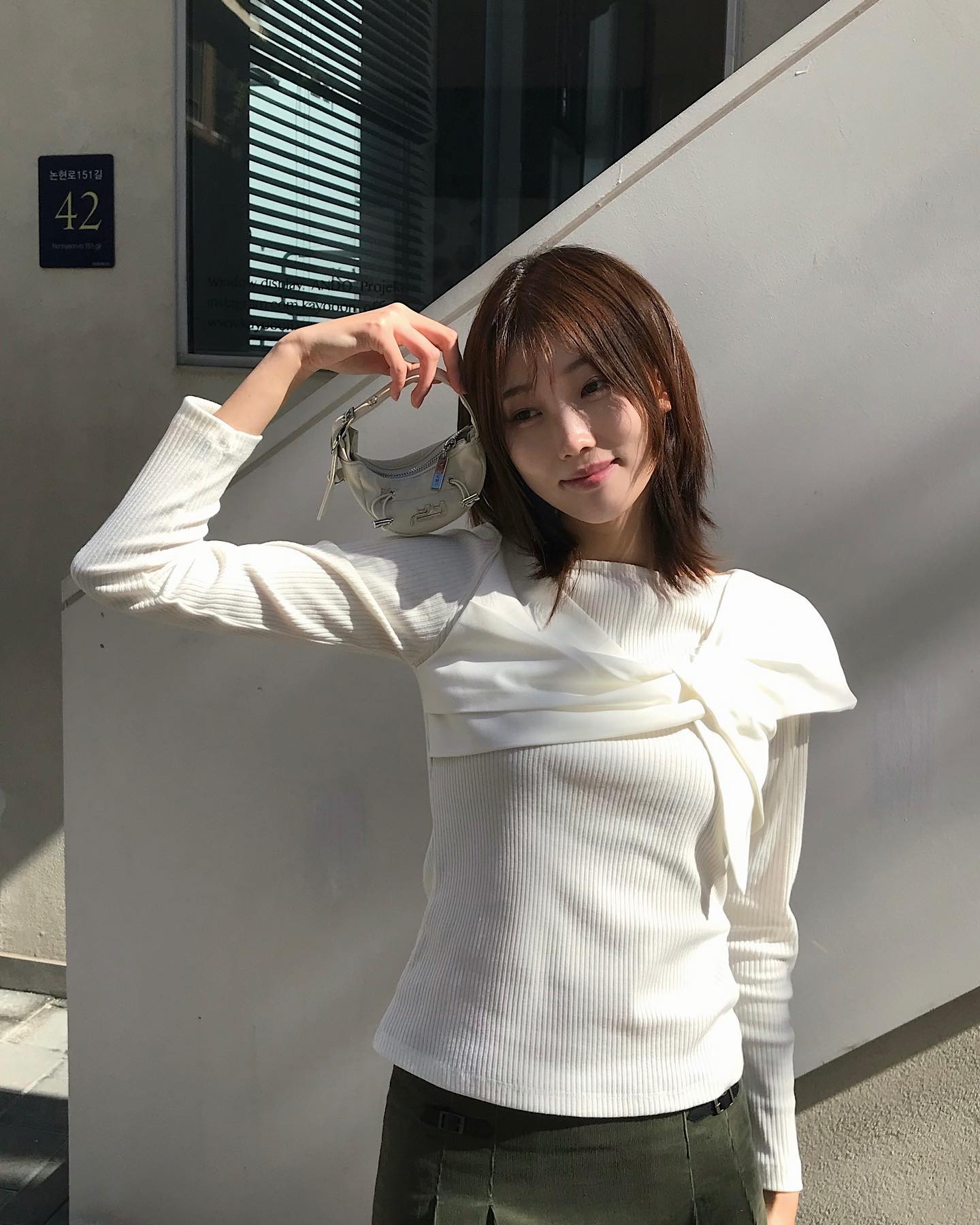 💭🍃📺

카키 색감의 내스티팬시클럽 스커트와 함께 ✨

#YIEYIE #이에이에 #yieyiebabysashabag #이에이에베이비사샤백 #yieyie_club #yieyiegirls #dareyoupaly #NASTYFANCYCLUB #네스티팬시클럽 #nastyfancy_cluber #Y2K브랜드