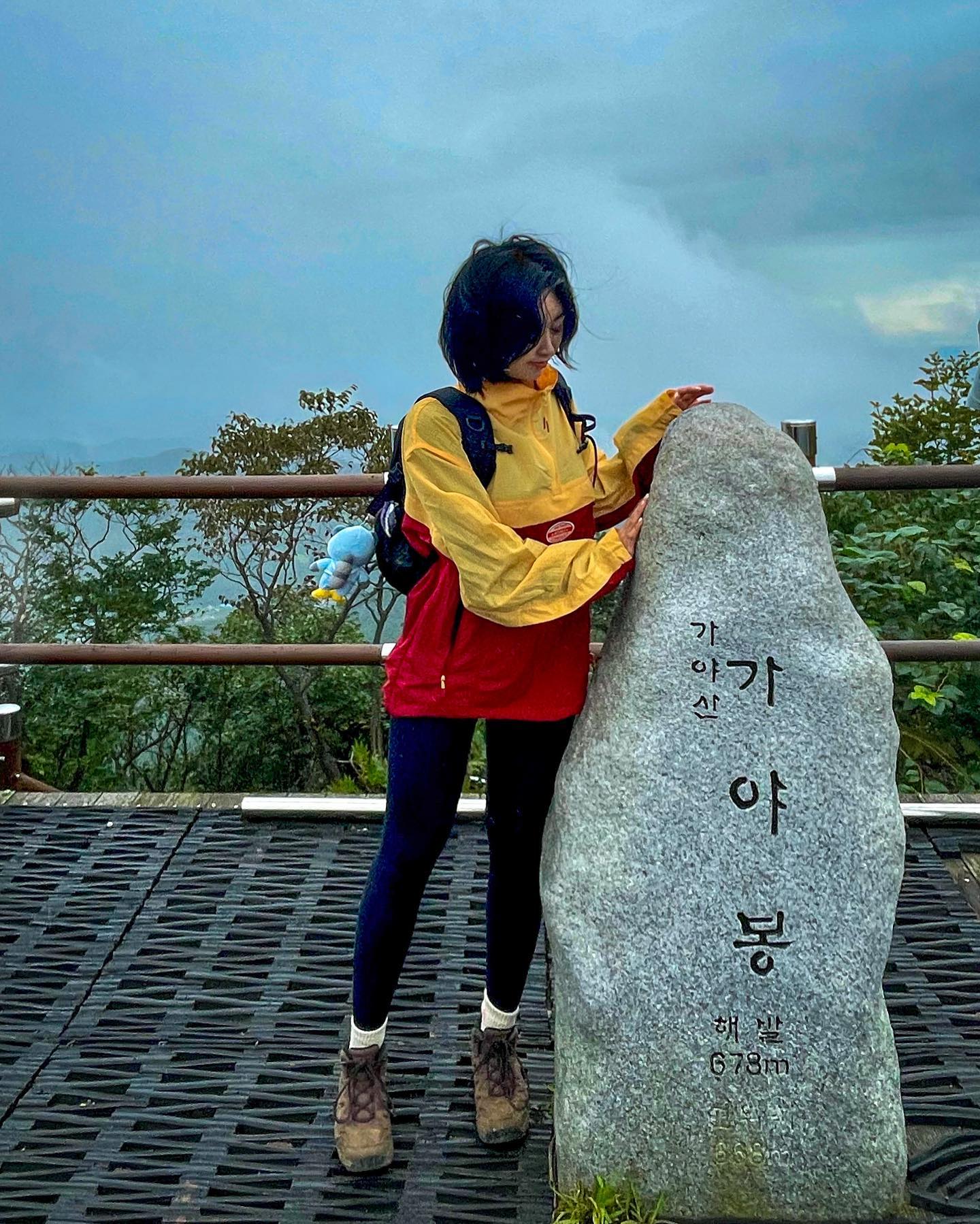 1일 2산 가야산 가야봉
최단거리로 달려가면 5분 컷 가능한 가야봉
짧은 등산 시간에 비해 뷰는👍🏻

우리가 간 날은 비 소식이 있던 날이라 
곰탕이였다가 뷰가 보였다가 이랬다 저랬다가 왔다갔다🤷🏻‍♀️ 
비 안오고 조금이라도 뷰를 볼 수 있던 것에 만족🫶🏻