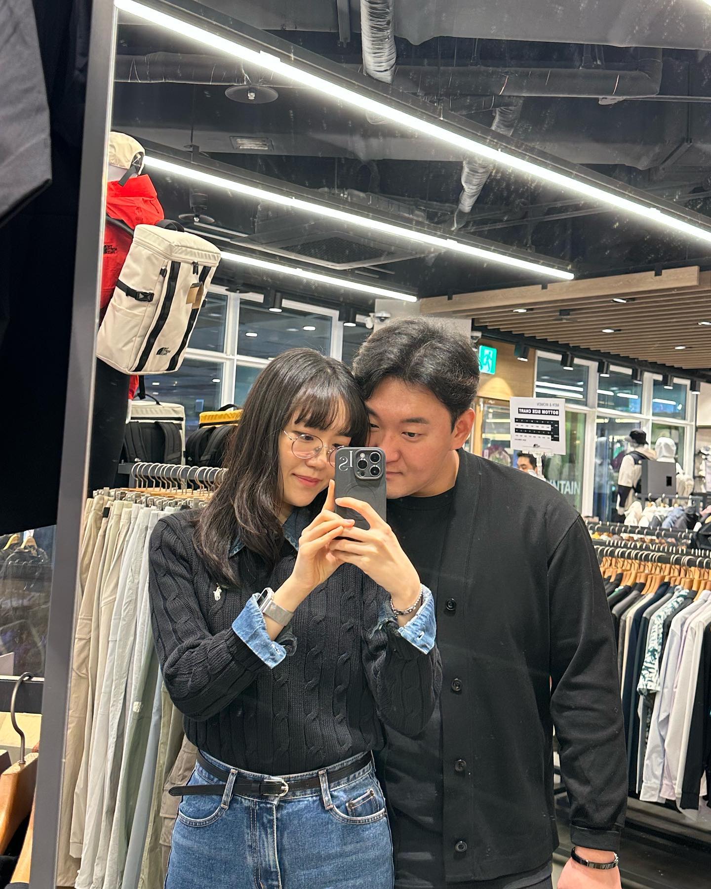커피는 왜 먹는걸까?
아직도 모르겠다.
하지만 지영이가 가자 하니 간다
#서울커피엑스포 
막상 가니 커피 말고도 먹을게 많아서 다행이었다.
우연히 만나 뵙게 된 이지유 바리스타님까지;
꽤 재밌는 커피축제였다.
뭐 돈까스 박람회 그런건 없나..?

#서울커피엑스포 
#도명골
#이지유바리스타