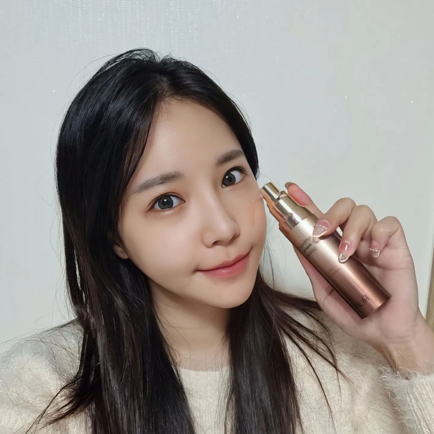 #광고
라프텔에서 비건아미노산 성분으로 만든 수면세럼이 나왓어요!
수부지인 나는 제형과 흡수력을 꼼꼼히 따지는데 라프텔 나이크세럼은 제형이 가벼워 바르기만 해도 겉돌지 않고 부드럽게 바로 흡수가 되고, 피부가 쫀쫀해지는게 느껴져요! 
주름관리와 미백관리가 한번에 되는 안티에이징 나이트세럼으로 자는 동안 꿀피부만들기 💓
.
.
.
#라프텔 #안티에이징세럼 #나이트세럼 #수면세럼 #비건아미노산 #모링가아미노산 #세럼추천 #환절기세럼추천 #얼리안티에이징브랜드