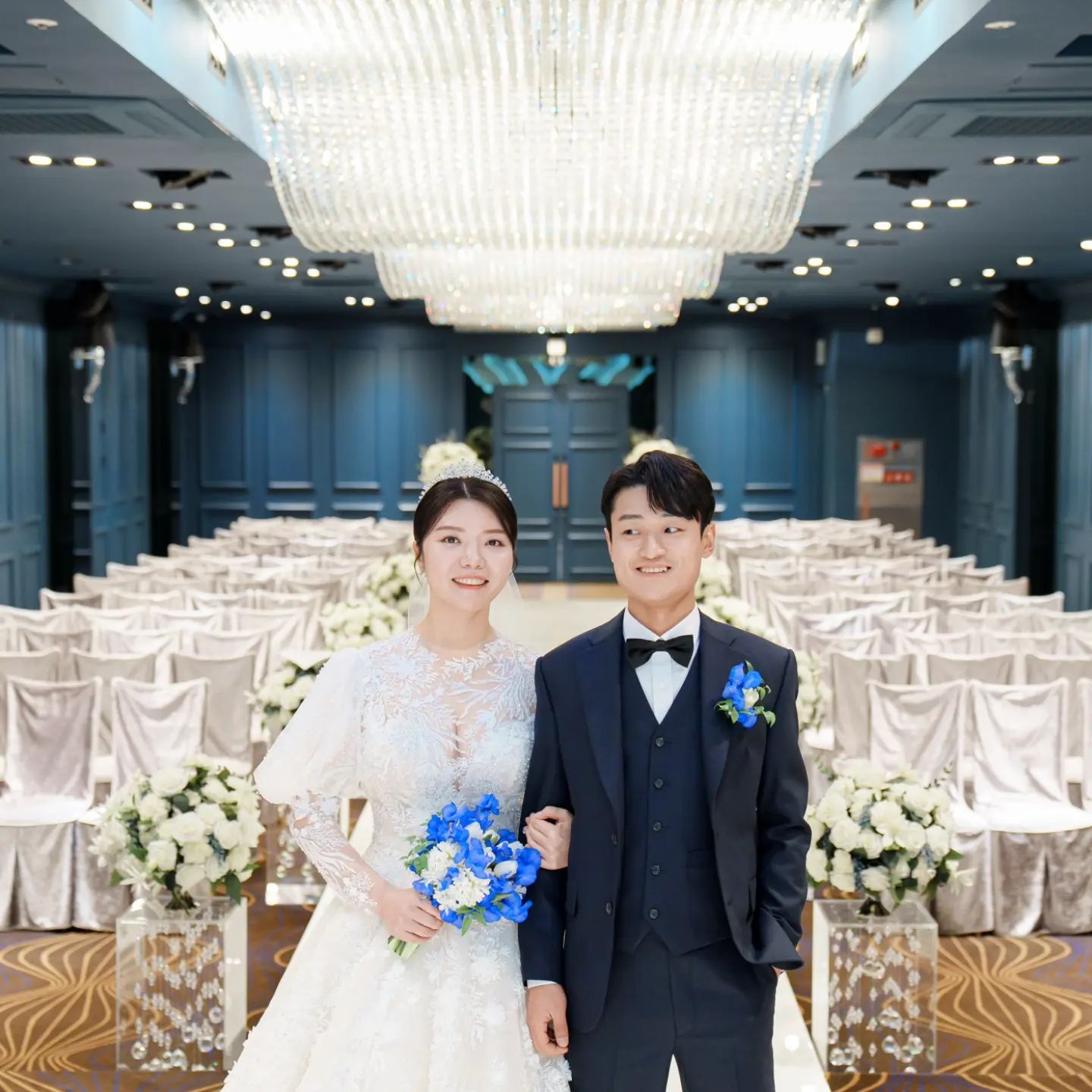 👩🏻‍❤️‍💋‍👨🏻+39 아직도 남편이란 단어가 어색한 신혼쀼
이것이야말로 찐 원본(보정본 받으면 사라질슈도^^^..)
우리다운 사진도 다신 없을 사진도 모두 다 만족🥹
내가 좋아하는 컬러 반영한 부케와 부토니에도 찰떡💙
다시 한 번 모든 분들께 감사인사드립니다🙇🏻‍♀️ 알라뷰🫶🏻
저희 행복하게 잘 지내고 있어요! 앞으로도 잘 살게요! 🎁

🤵🏻lussosojeju_
👰🏻‍♀️ jeju_reborn_wedding bride_reborn
💍jewde_jeju
📷 #스냅파스텔 
💐 yeflry

원하시면 연락하도록! 적극 추천 소개 해드릴랑께😚

#신혼쀼 #협이하주혀비 #모두행복해져라 #루쏘소 #루쏘소제주점 #맞춤정장 #맞춤예복 #제주브라이드리본 #브라이드리본 #웨딩드레스 #wedding #제주예물 #제주커플링 #제주웨딩밴드  #제주결혼반지 #쥬드주얼리제주 #감사합니다