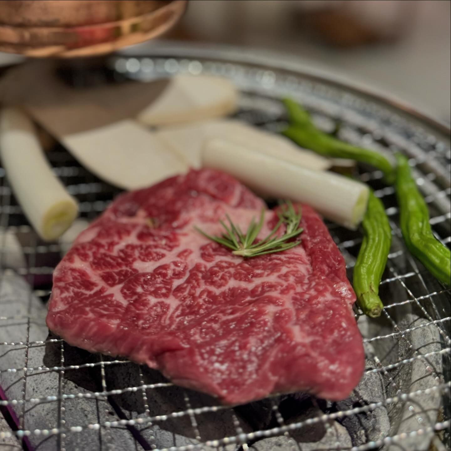 #협찬#누나먹방_명일#등심넘버나인
#명일동소고기맛집 등심넘버나인 다녀왔어요 
인터넷 쇼핑몰로 유명한 #하이마블 에서 취급하는
와규 소고기로 마블링+ 육즙 대박 🥹👍🏻
고마블 와규 윗등심 150g(23.000원) 3인분 
비빔냉면 (9.000원) 된장찌개 (4.000원) 주문 
가족외식이나 데이트로 좋을것 같고 등심이 이가격이라니😎
강동구 소고기 맛집은 여기로 고고 👈🏻👈🏻