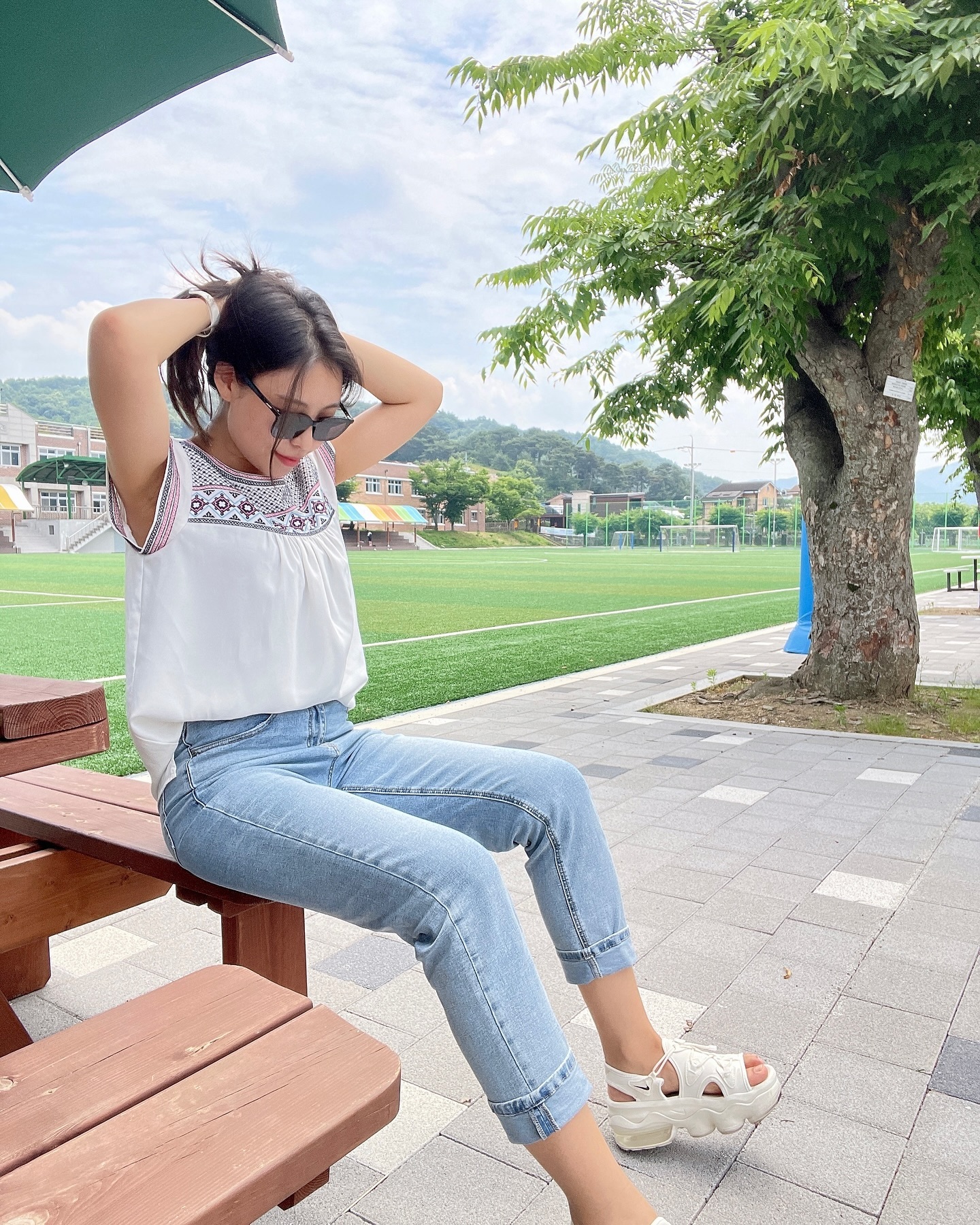 #협찬

데일리로 사용할 수 있는
스타일리쉬한 선그라스 찾는다면?
나인어코드 Horn LEDIN😎

어느착장에든 잘 어울려서
캐쥬얼룩에도 바캉스룩에도 찰떡같이 어울리는
올 여름 필수템이죠😍

가벼운데다가 아시안핏이라
한국인에게 찰떡으로 어울려요!
안경알이 살짝 오버핏이라 얼굴이 작아보이는 매직❣️
선그라스 찾는다면 완전 강추추👍🏻👍🏻

#협찬 #나인어코드 #선글라스 #선글라스추천 #선글라스그램 #선글라스타그램 #선글라스코디 #선글라스브랜드 #선글라스패션썬글라스 #썬글라스추천 #썬글라스사랑 #나인어코드선글라스 #sunglass #여름선글라스 #썬글라스브랜드 #여자선글라스 #여자썬글라스 #nineaccord #9accord