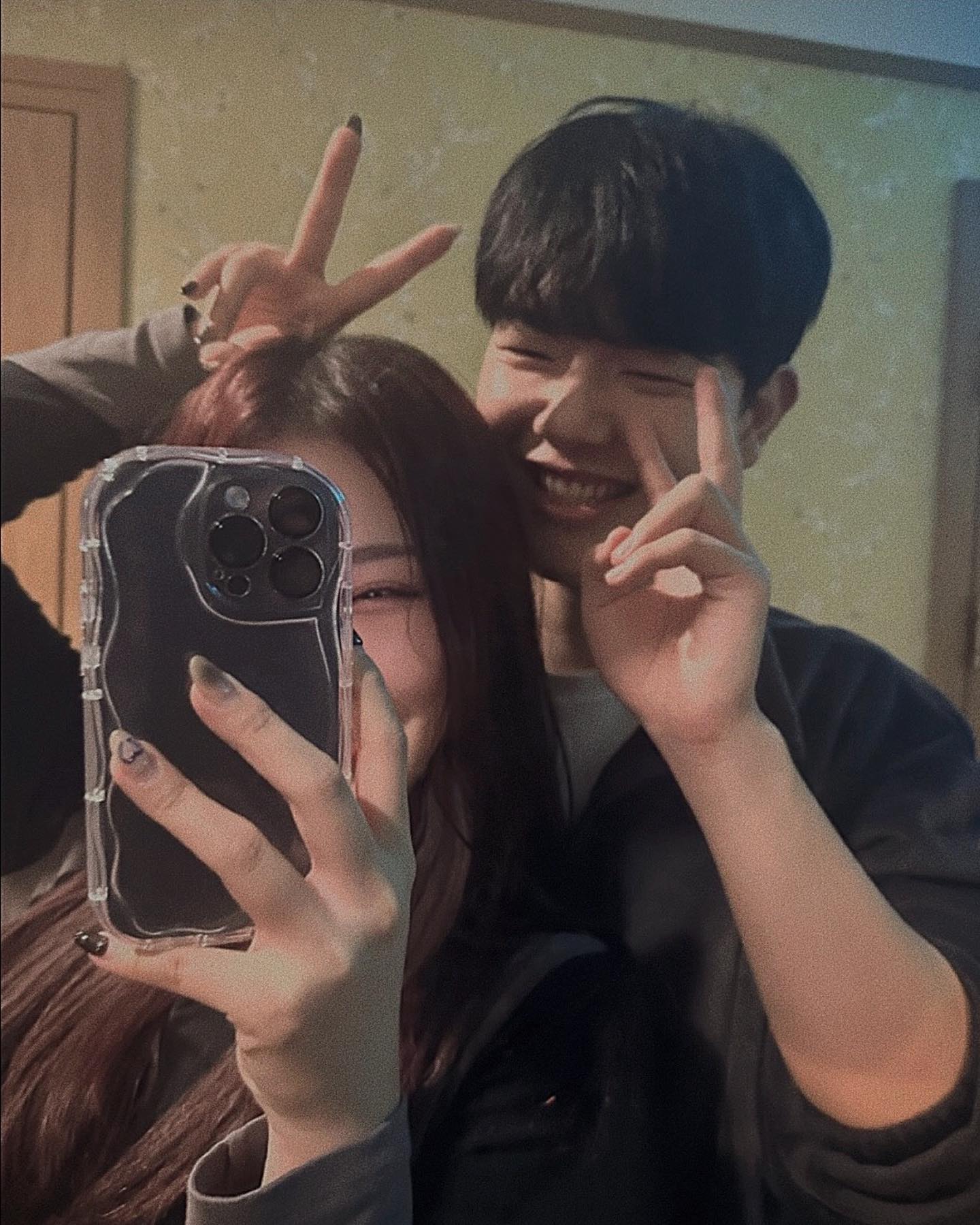 얼렁뚱땅 떼떼들의 연애일기 jpg.

ps. 우리 커플 주토피아랑 엘리멘탈 같다는 말을 꽤 많이 해주길래 이 참에 커플사진에 얘네도 추가해봤어, 우리 기여워?