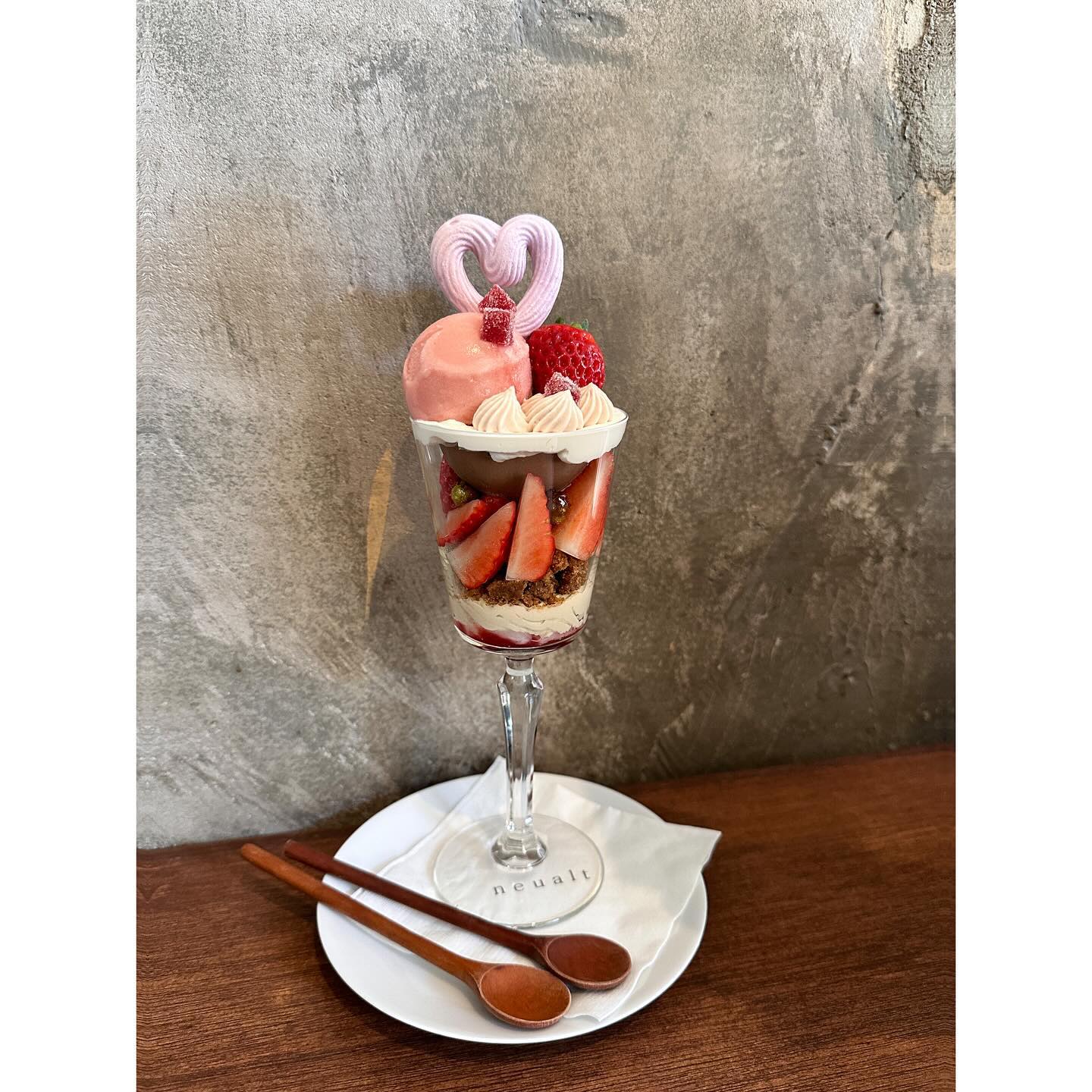 호르몬의 장난인지 달다구리 땡기더라니ㅎ

#딸기파르페 #시즌한정메뉴 #카페스타그램 #데이트 #달다구리