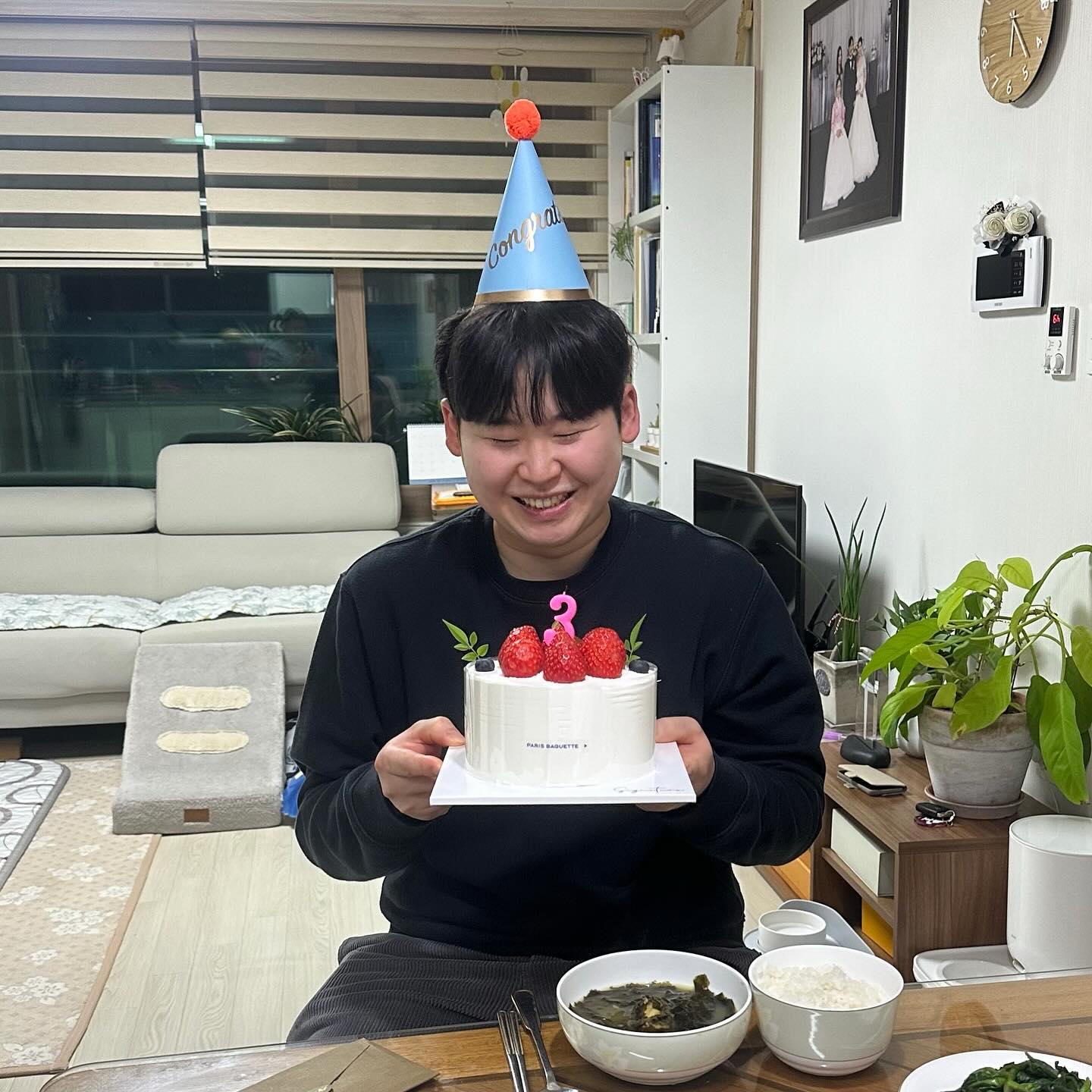 오빠의 계란한판 생일🐣

처음으로 생일상 차려줬는데
맛있게 잘 먹어줘서 고마웡🫶
생일 너무 너무 축하해🧡