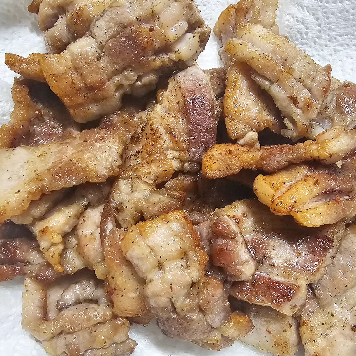 #협찬

꼬오기 좋아하는 울 사남매들 주려고~
좋은 기회에 #고기팜 에서 #삼겹살 🥓 주문했어요!!

아이스팩❄️ 빵빵하게 배송와서 1차만족!
구웠는데 냄새도안나고 안질기고 부드러워서 2차만족!!😁

🎈고기팜은
온라인에서 편~하게 전국 산지의 고기를 비교해서 구매할 수 있는 유일한 사이트에요!
여러업체가 입점해있어서 바로바로 고기를 비교해서 구매가능한 사이트랍니다😁
게다가 낮12시이전 구매하면 다음날 받아볼 수 있다구요!!👍👍👍
(#로켓배송 부럽지않쥐!!)
명절선물로도 좋은 선물셋트도 골고루 준비되어 있더라구요!
추석 한돈 한우 선물셋트도 비교해서 구매할 수 있고,
소중한분들께도 고기팜에서 신선하게 바로바로 배송보낼 수 있으니 넘나좋은것💕
주소지가 다른 대량주문도 간편하게 가능하대요!!😮👍

#고기팜 #온라인정육점 #전국축산물유통 #전국고기 #고기비교사이트 #추석선물세트 #고기선물세트 #한우선물세트 #한돈선물세트