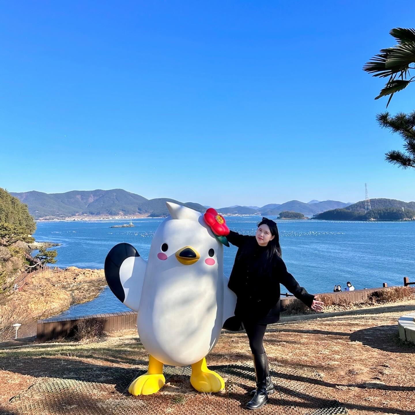처음 오르막길에 헉 했다가 탁트인 뷰에 신남🤍

#통영 #이순신공원 #통영여행 #동백이