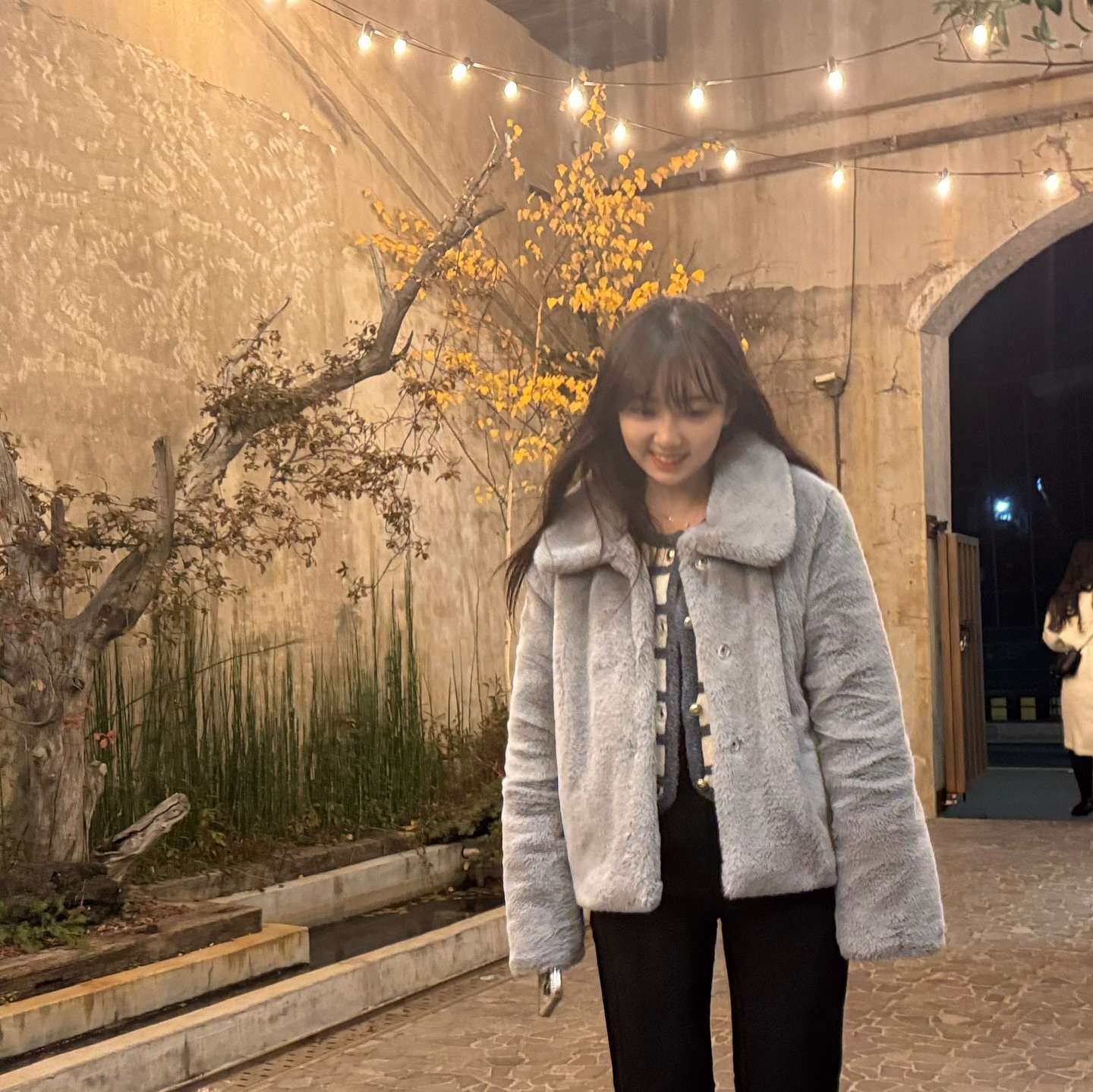 사진찍기 부끄러워 하는 편.