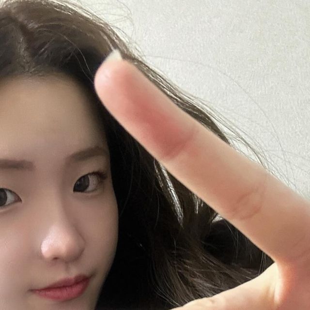  𝑯𝒂𝒆𝒍𝒊𝒏 on Instagram: "#광고 
예쁜데 편하기 까지한 스웻셋업 !
스웻셋업이 편한데 예쁘게 하기 어려운거 아시죠 ..
어다울은 예쁜 로고에 부드러운 원단으로 
두가지가 다 가능 하다는거 ..🩵 

#어다울 #ADAUL #스웻셔츠 #맨투맨 #조거팬츠 #셋업 #추리닝 #트레이닝복"