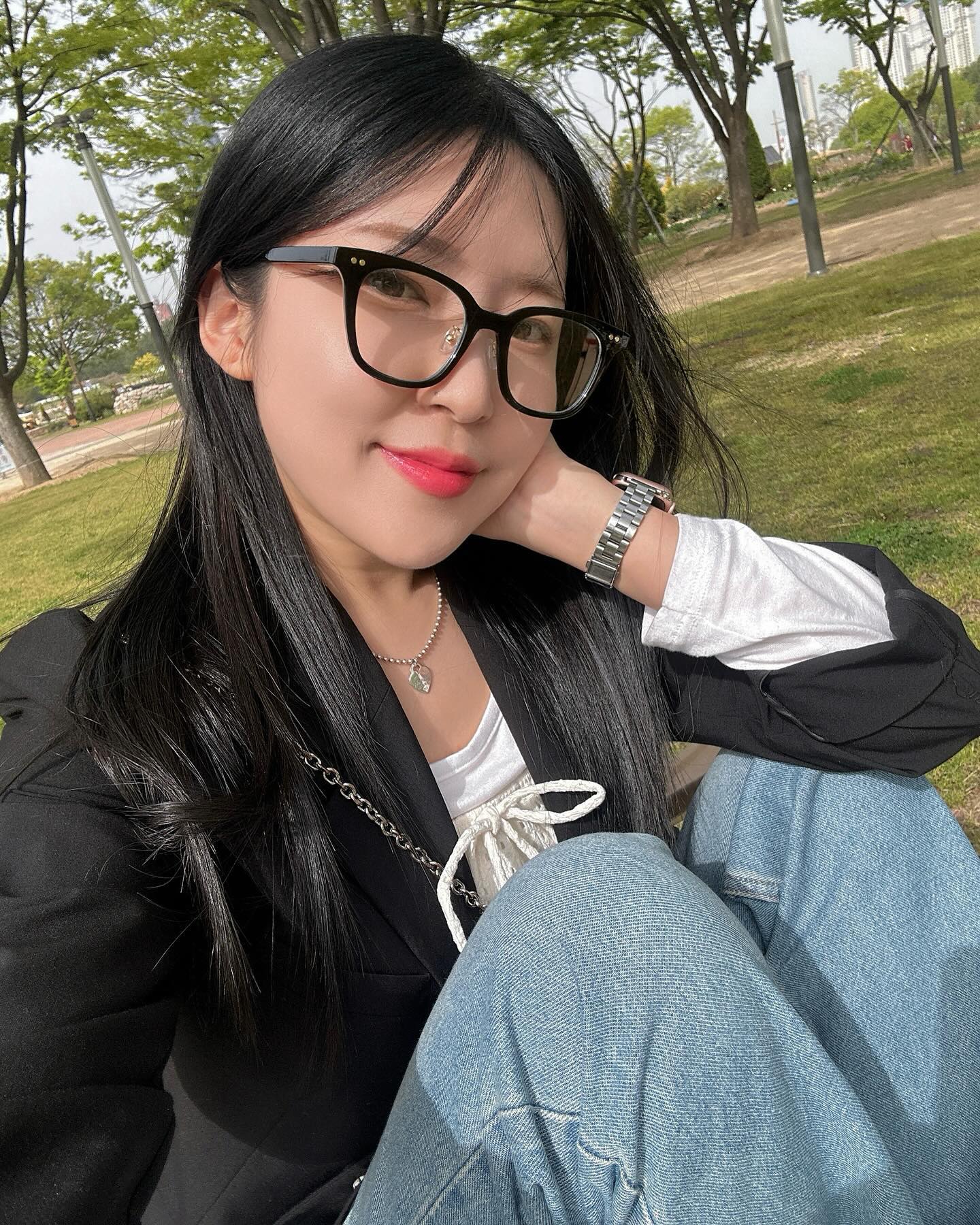 바람때문에 하루종일 귀신산발파티 ~~~
그래도 브이는 해야징 👻✌🏻
비둘기와 함께 피크닉 완룡
#ピクニック 🧺🍗🕊️