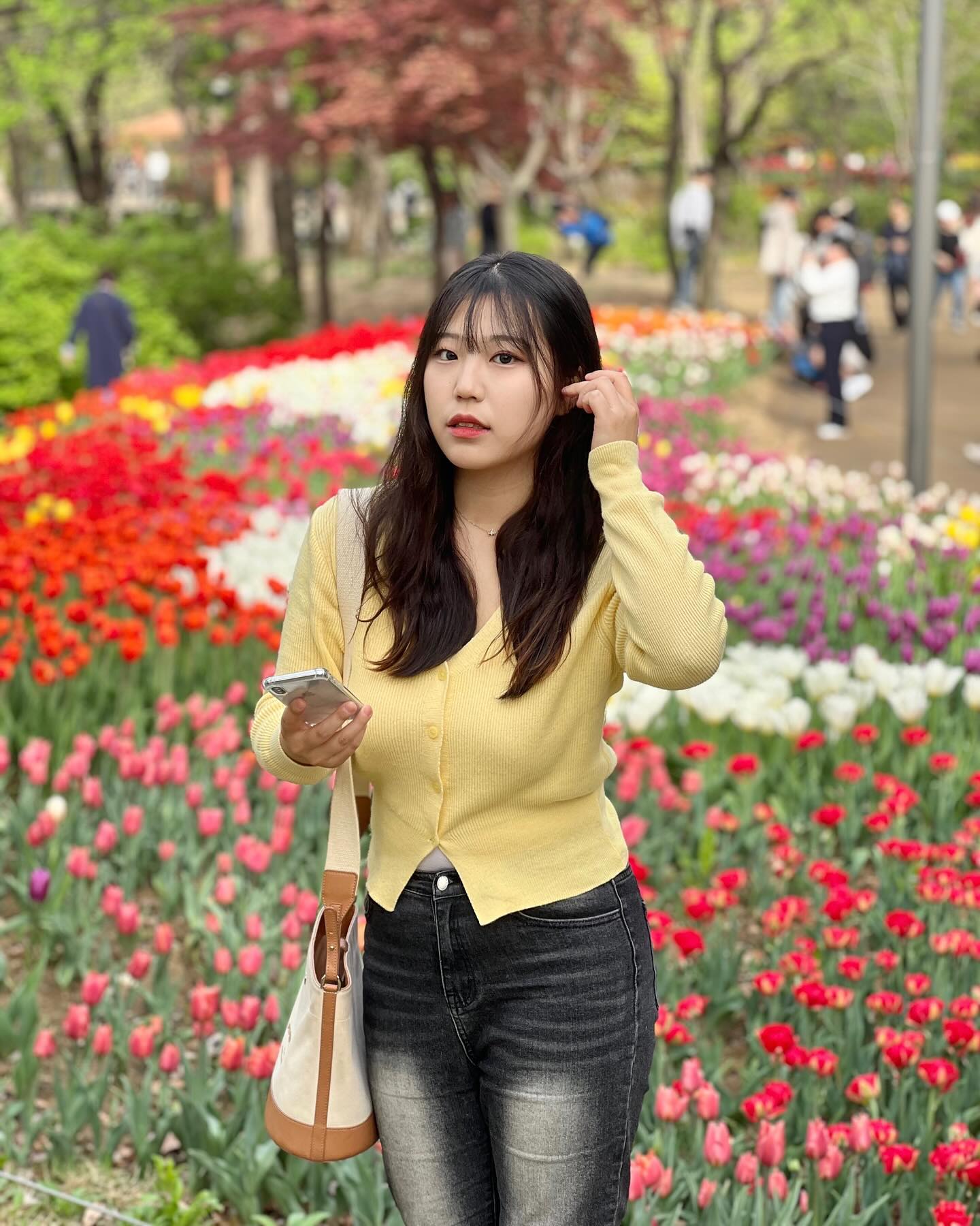 그래도 아직은 봄 못보내,,🌷