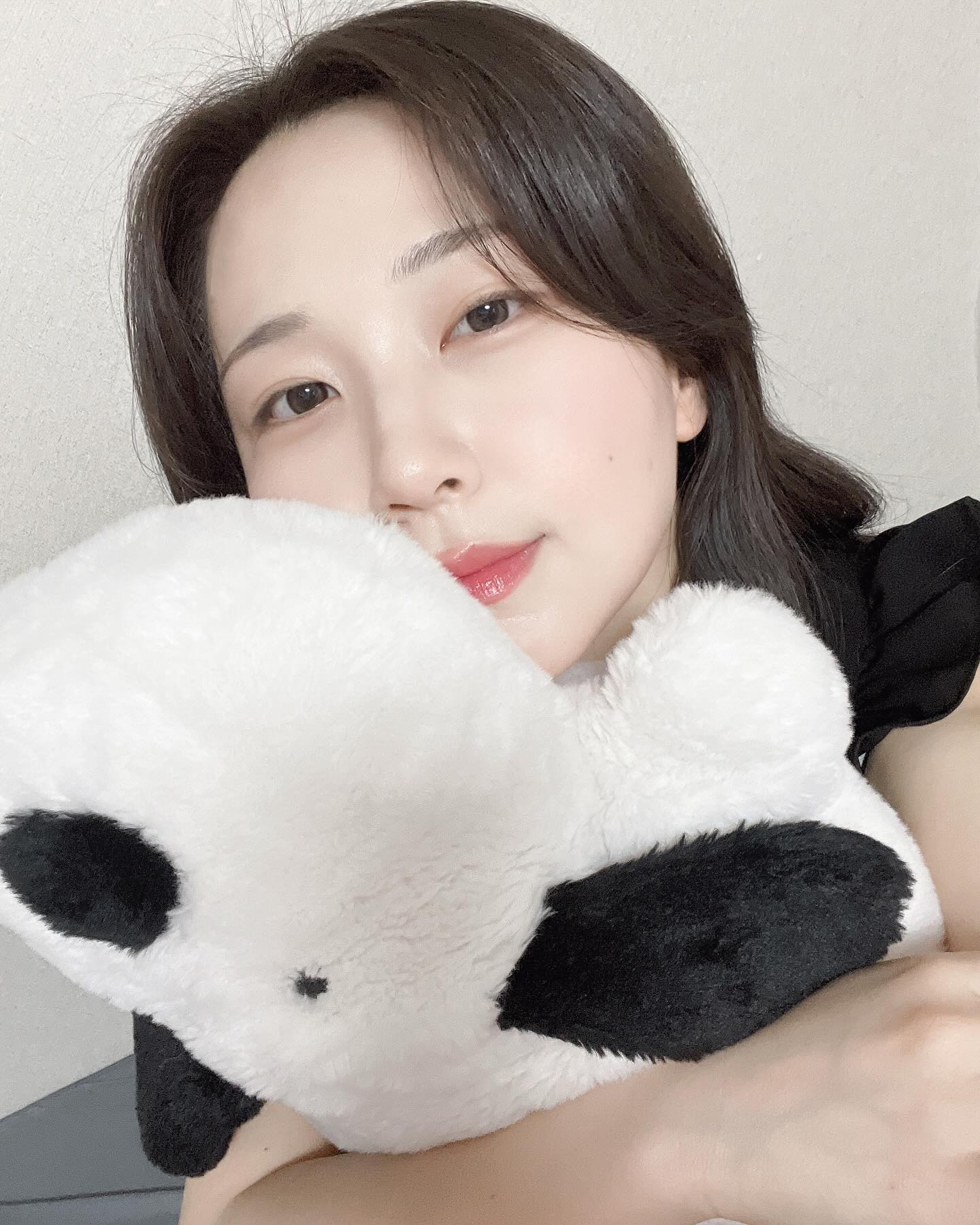 #광고 
피부에 닿는 재질에 민감이인 저😮
보드랍고 보송보송한 것들을 너무 사랑해요..💭

여러분은 어떤 부분에 민감하신가요?
여러분의 민감함을 공감해주는 친구나 그룹이 있다면 지금 클레어스에서 진행하는 이벤트에 신청하세요!

dear_klairs 
이벤트에 참하시면 민감함을 존중하는 
스킨케어 브랜드 클레어스에서 
🎖️1명에게 애플 5종, 
🎖️1명에게 갤럭시 5종, 
🎖️1만명에게 클레어스 제품을 경험해 볼 수 있는 
 ‘민감함 키트’를 제공한다고 해요.

📍자세한 내용은 dear_klairs에서 확인하세요!

✅참여 기간
- ~5/12까지
✅참여 조건
- 10~ 100명 사이의 그룹에 속한 사람
- 학과/회사 팀/ 동아리/친구 모임 등 
  다양한 형태의 그룹 모두 가능
- 그룹원 누구나 대표자가 되어 신청 가능
✅참여 방법
- 클레어스 인스타그램 하이라이트 ’참여하기‘ 내 
  직접추가 스티커 클릭
- 우리 그룹의 민감함을 담아 스토리에 공유
- 참여 스토리 캡쳐 후 클레어스 프로필 내 링크를 통해 
  응모폼 작성

#클레어스 #klairs #열어봐너의민감함 #우리만민감함 #블루크림