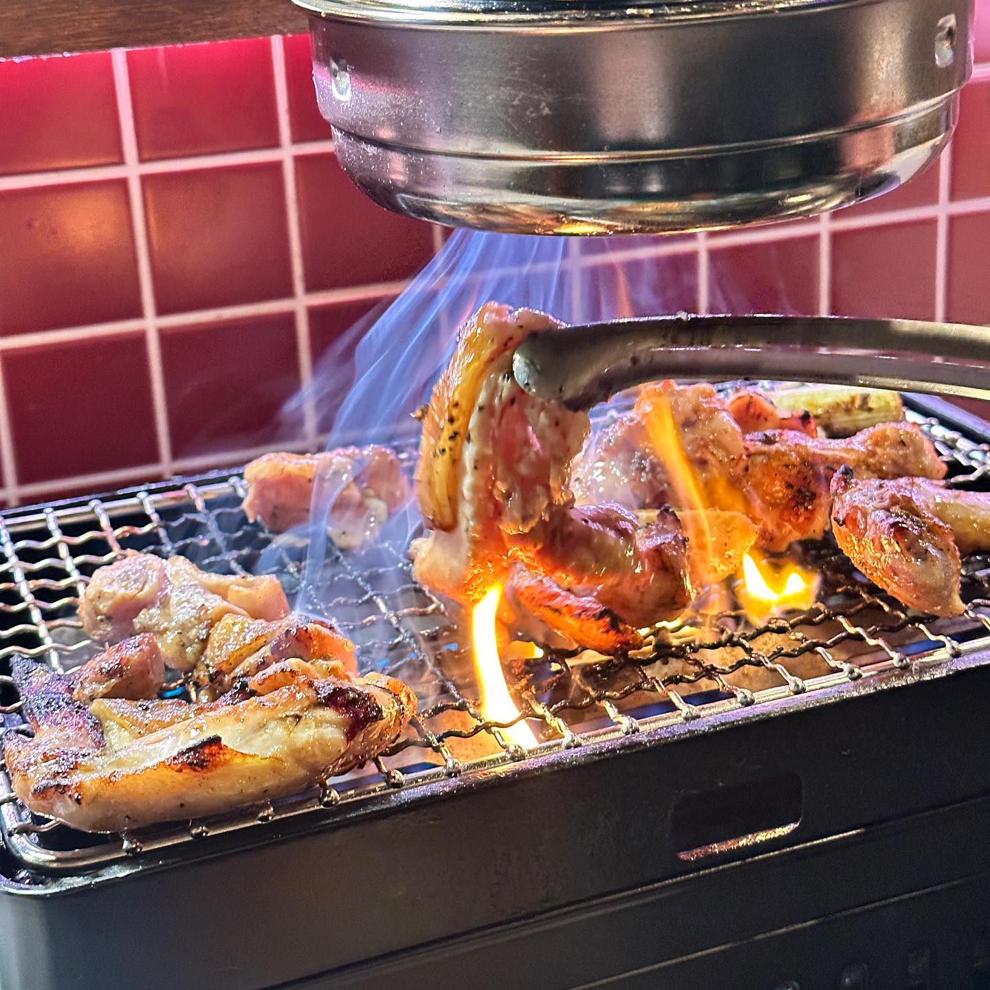 #협찬 #만끽

연남동 야끼니꾸 만끽!🍗

일본식 닭구이를 먹어봤어요

우선 외관부터 내관까지 일본에 온거같은 인테리어와 소품들이 너무 취향저격이더라구요👏👏

철판에 구워서 마늘 파 소스 소금 와사비와 함께 먹으면 담백하면서 맛있더라구요!🤩

가격도 가성비 있고 양도 한마리나 되서 식사나 안주로 먹기에도 너무 좋은거 같습니다!👍🏻

연남동의 숨은 맛집! 다음에 다른거도 먹어보러가야겠어여 분위기 맛 최고!!👍🏻👍🏻

📍서울 마포구 동교로 272-8 (연남동, J house) 
.
.
.
.
.
#협찬 #일본식닭구이 #연남동닭구이 #닭구이 #연남동야끼니꾸 #일본식야끼니꾸 #가성비맛집 #이불갈비살 #우설 #하이볼맛집 #아사히생맥주 #타루하이볼