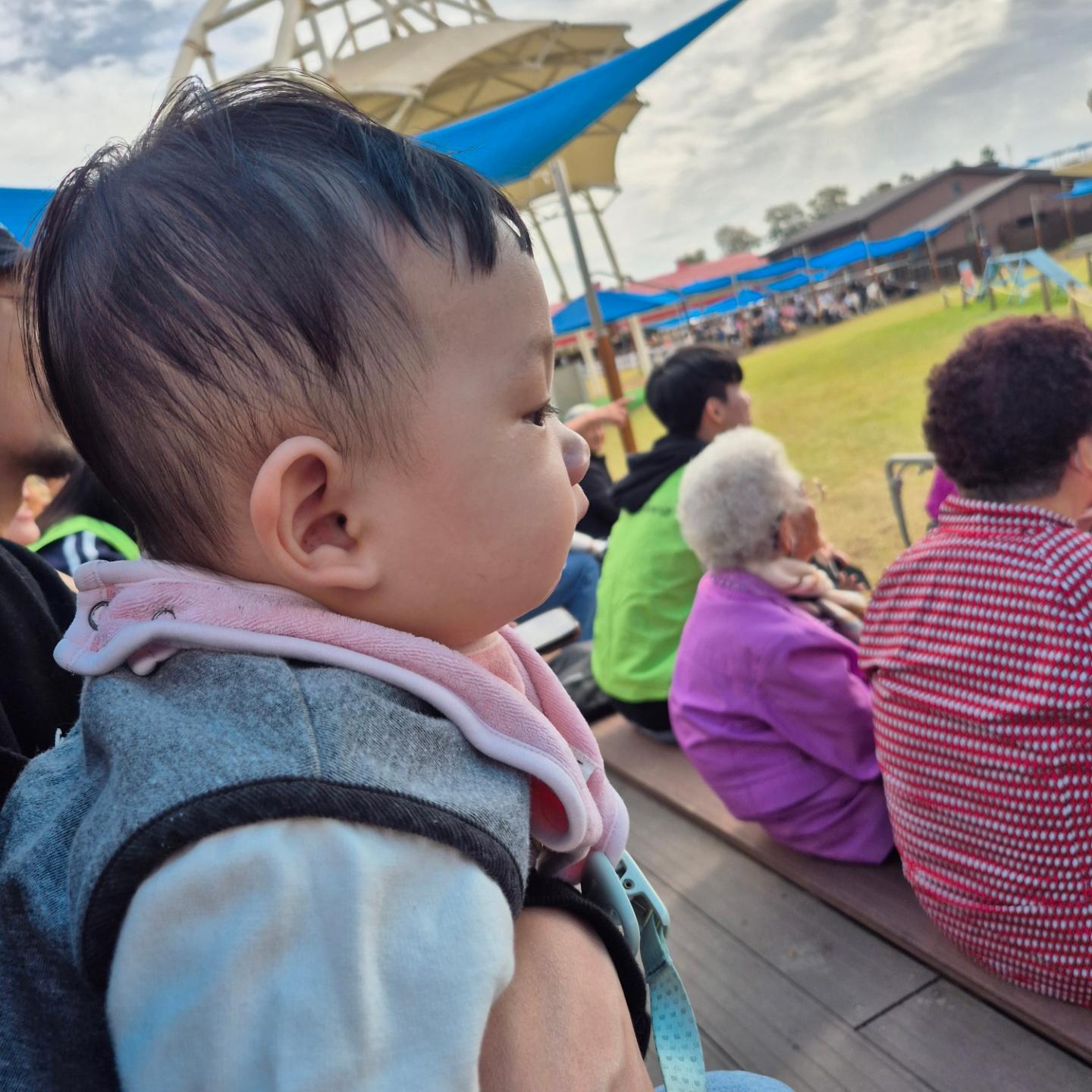 👶🏻

우리아가랑 안성팜랜드🏕
아직 울아기는 동물에 크게 관심이 없나보다
엄마아빠가 더 신났네ㅎㅎ
더 크면 오자💗
#cutestbabyever #adorable