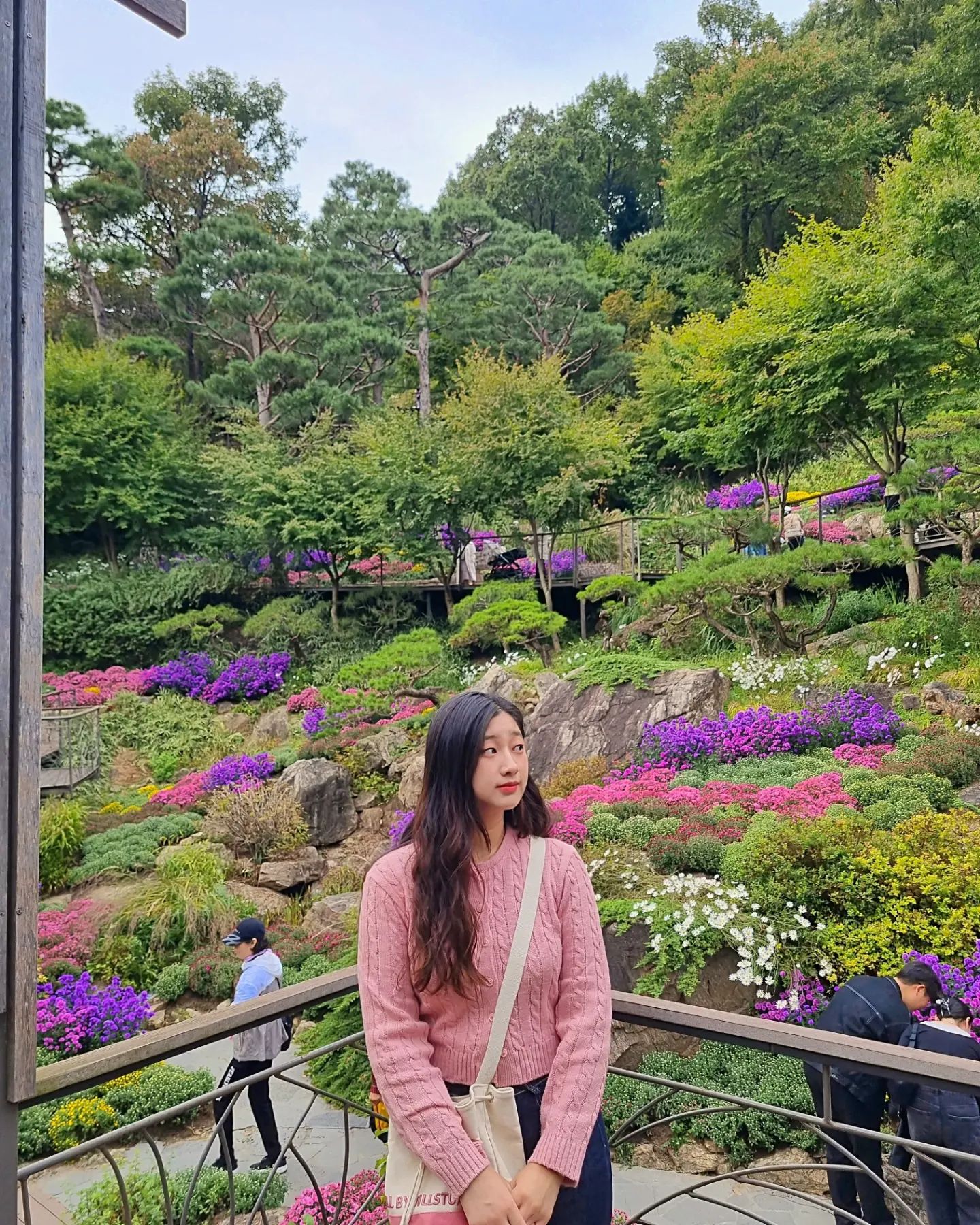 나 빼고 다 예뻤던🍁

다음에는 온전히 단풍이 들면 가봐야겠어😊
.
.
.
#daily #화담숲 #광주 #기록 #20대 #여행 #힐링 #가을 #🍁 #🌲 #🌳
