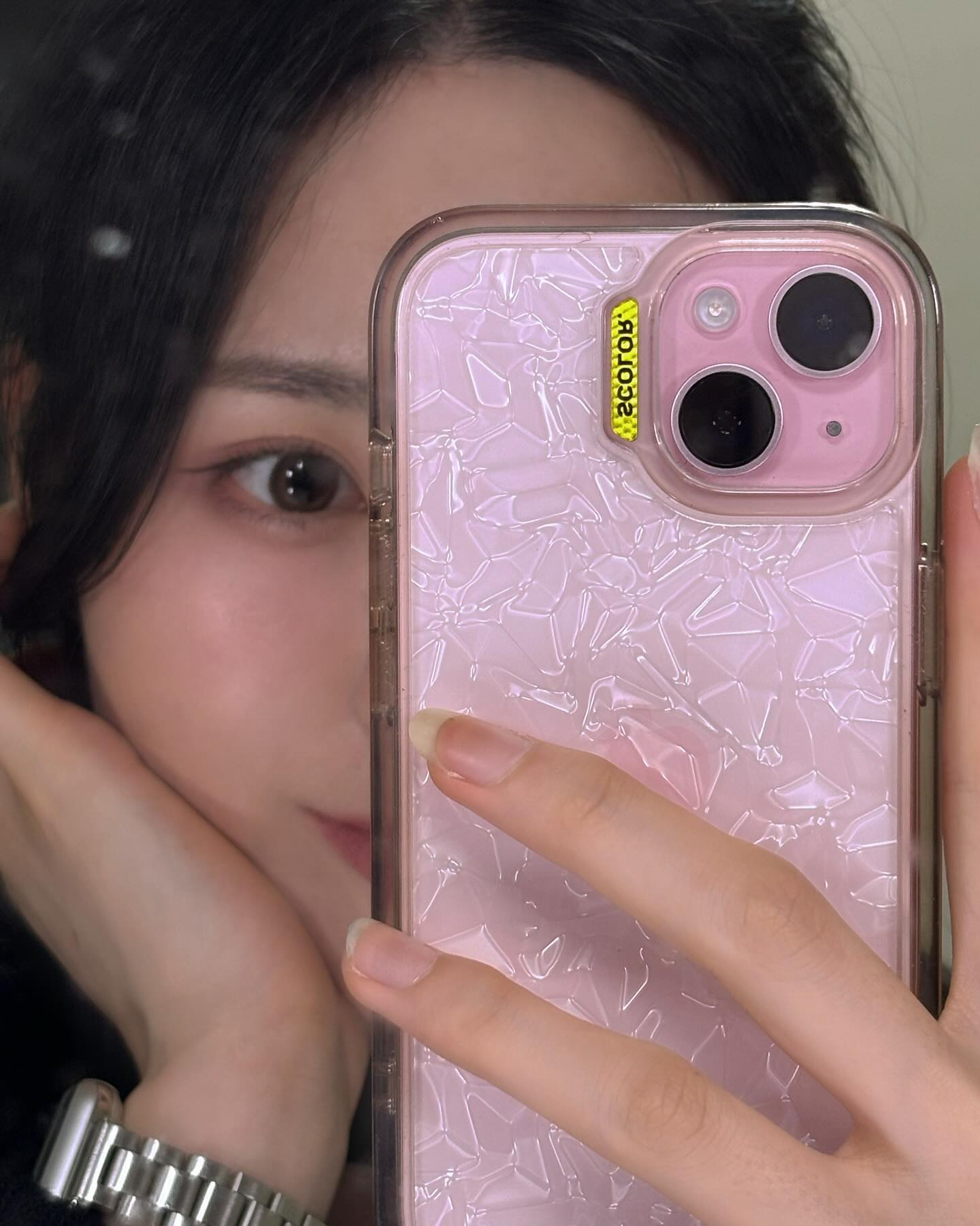 #협찬 

분명 아이메이크업이 잘 번지지 않는 눈이었는데 요즘 종종 아이라인이 번지더라구요 평소에 화장이 잘 안 번져서 몰랐는데 아이라인 번지니까 너무 당황스럽,,🙄

그래서 안 번지는 아이라이너 찾고있었는데 요 제품은 진짜 바르면 바로 착붙👍🏻 

강력워터프루프라 번질 걱정 없어서 좋아용

https://smartstore.naver.com/naeorilttae/products/7276573041

#번지지않는아이라이너 #워터프루프아이라이너 #리퀴드아이라이너 #붓펜아이라이너 #아이라이너 #아이라이너추천 #브러쉬아이라이너 #코덕그램 #cosmetic #펜아이라이너
