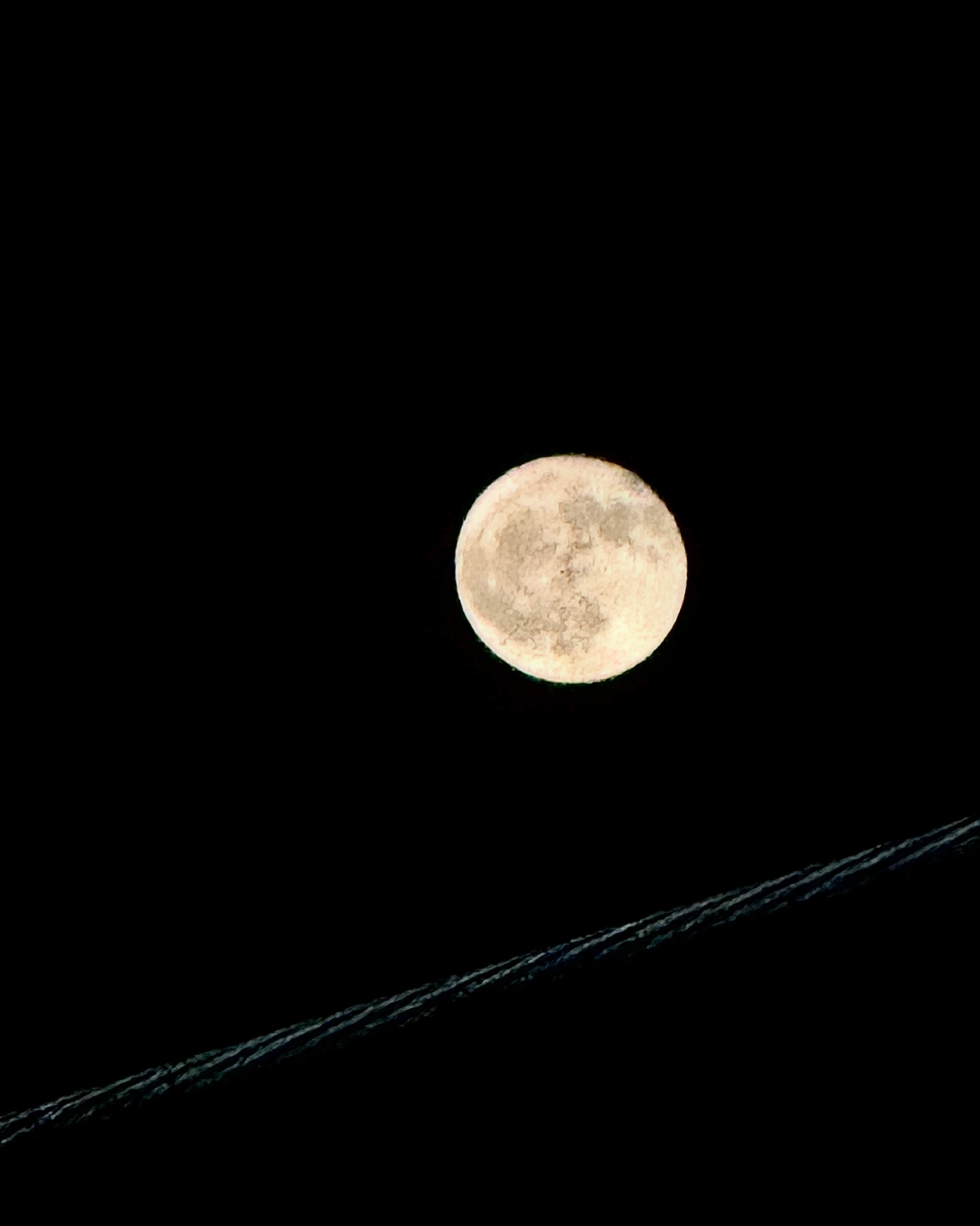-
운동하다가 창밖의 달이 너무 예뻐서 찍었는데 잘나왔다🌕
아이폰 놀리지마~아이폰도 달 잘나와ㅠㅠ

#달사진#운동하는여자#다이어터#운동중#갬성샷#밤하늘