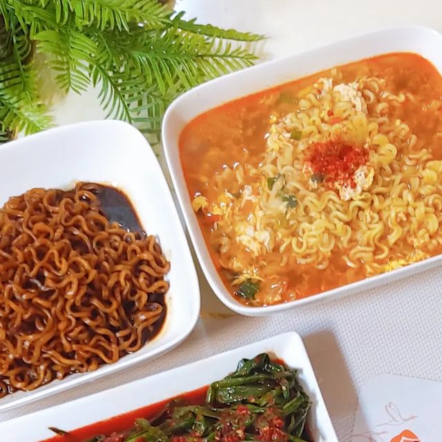 이지언 on Instagram: "#광고 도원경식품 전라도 순천 손맛 파김치 . . 오늘저녁 맛있는 파김치가 있으니 대패삼겹 볶아 간단하게 밥먹자고 해놓곤 고기굽는 사이 파김치 한줄 먹어본 남편님이