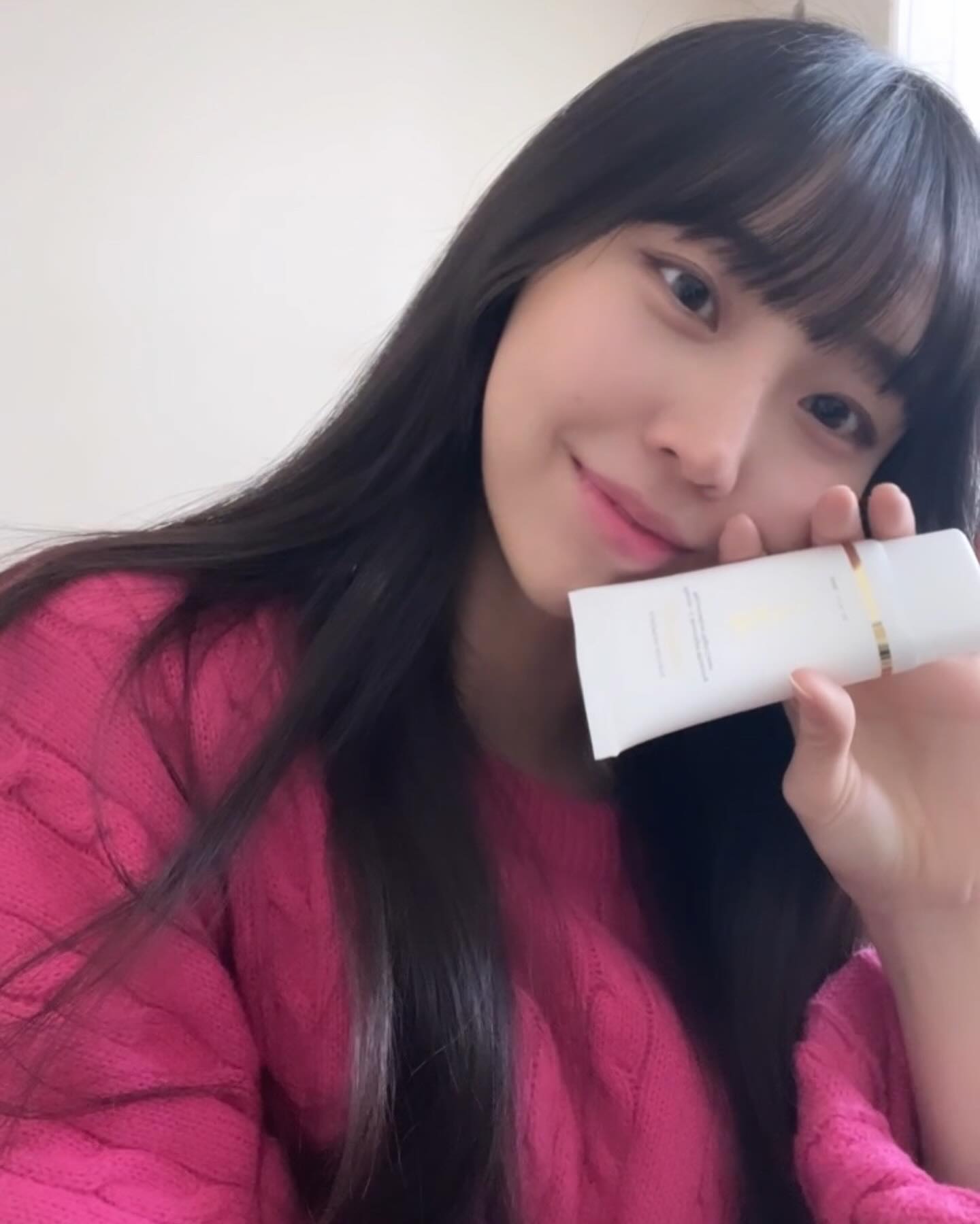 #협찬 #광고 #ad 

아나운서크림으로 유명한 유럽에스테틱브랜드 #룹땅🤍
직접 써보니 촉촉하면서도 쫀득한 촉감이 너무 좋아요 

디자인도 산뜻해서 내스타일 ••💛