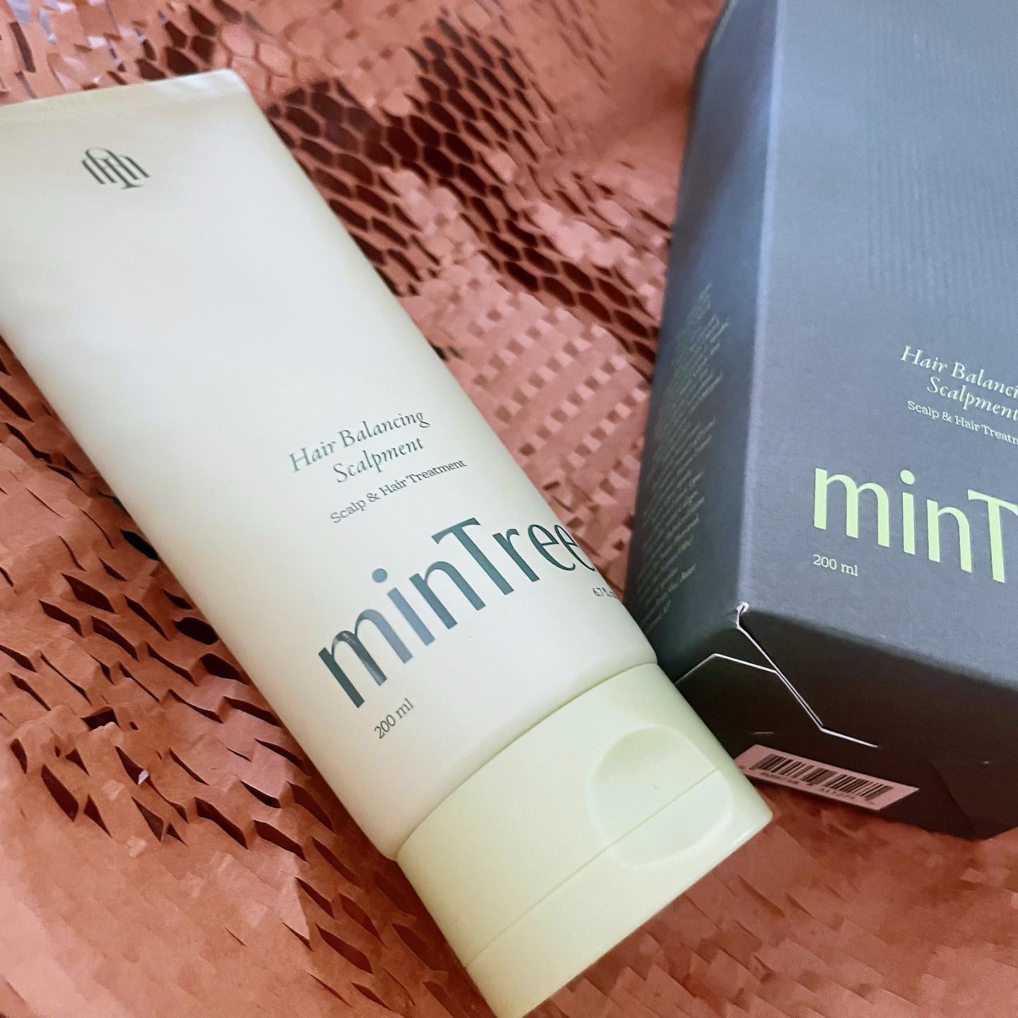 #협찬 
mintree_official 

두피와 모발에 영양공급 펌, 염색, 열에 손상된 머릿결을 개선해주는 #스칼프먼트 트린트먼트
두피와 헤어 같이 쓰는 두피 겸용팩으로 두피까지 영양을 줄수있고 시원한 청량감까지💚
사용 후 모발의 기름기를 제거해줘 볼륨까지 살려준다능~~~
✅식약처 보고완료 탈모증상 완화 기능성트리트먼트
실리콘오일이 함유되지 않은 워터제형으로서 발림성도 최고였어요👍

#협찬 #탈모트리트먼트 #민트리 #셀프두피케어 #탈모예방 #저자극두피팩