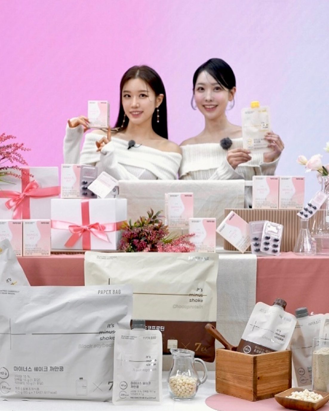 프리미엄 건강식품 브랜드 페이퍼백 , 신세계강남점  입점 기념 라이브 🎊🩵 SSG쓱데이를 맞이해서 라이브중 큰 혜택으로 인사드렸어요 ✨

365일이 다이어트기간인 제게 부담을 덜어주는 마이너스핏과 마이너스쉐이크 🥛💗 페이퍼백 늘 함께해 -

paperbagkr 
only_shinsegae 
ssg.com_official 

#페이퍼백 #마이너스핏 #마이너스쉐이크 
#이너뷰티 #뷰티쇼호스트 #건강기능식품 #건강기능식품쇼호스트 #프리미엄건강식품 #프리미엄쇼호스트