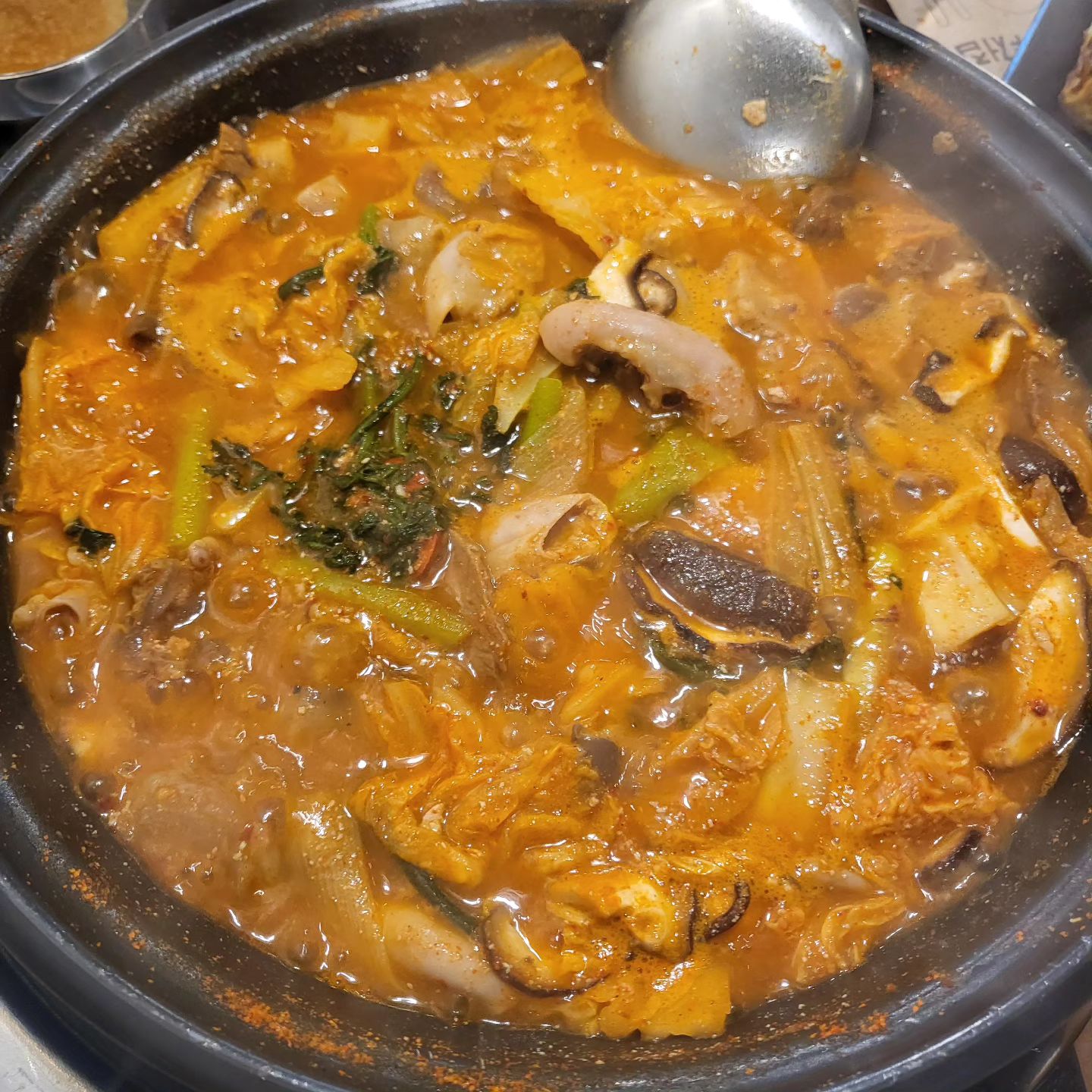사진 다 어디갔냐,,
#곱창 #곱창전골 #계란말이 #피자 #닭발 #소주 #맥주 #안취하네오늘 #맛집 #부천맛집 #신중동역맛집 #맛스타그램 #맞팔 #술스타그램 #술팔 #정성곱창전골