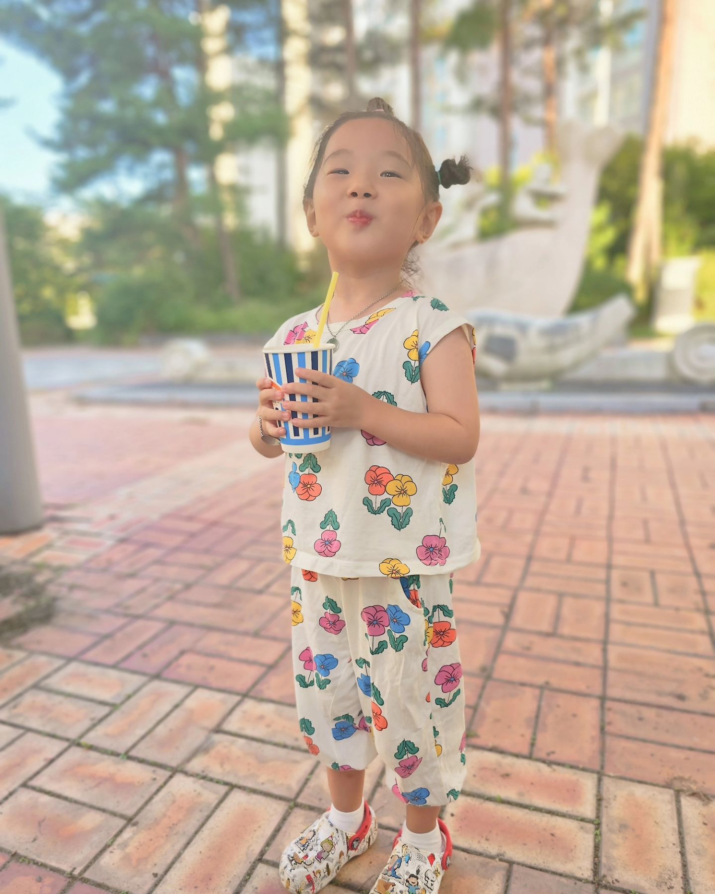 ❁ ʂσσ. ʝι ◡̈+1369 ᴅᴀʏs ෆ⃛

  하원후 오랫만에 태인이 만남
  잠깐의 어색함은 어디 가고
  함께 뛰놀고 장난치는  꼬맹이 둘ෆ˙ᵕ˙ෆ 

#하원후일상 #하원후산책은필수 #하원후놀기 #우리는친구 #귀여움주의 #동네친구 #서로이웃 

 #수지의하루 #수지그램 #딸사진찍는재미 #44개월딸 #딸맘 #육아기록 #일상 #육아소통 #육아스타그램 #koreankids