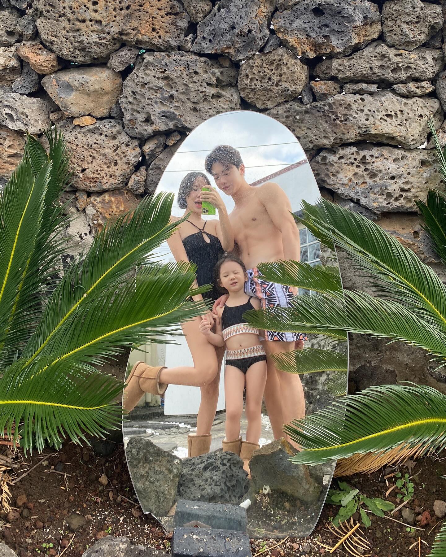 한겨울에도 모닝 스파를 하겠다는
+사진을 찍겠다는 의지😎
그리고, 이럴때는 참 협조 잘 해주는 울 박씨들..
많이 사랑혀💙🩷
#임신16주차 #똥배아님 #박구월거주중