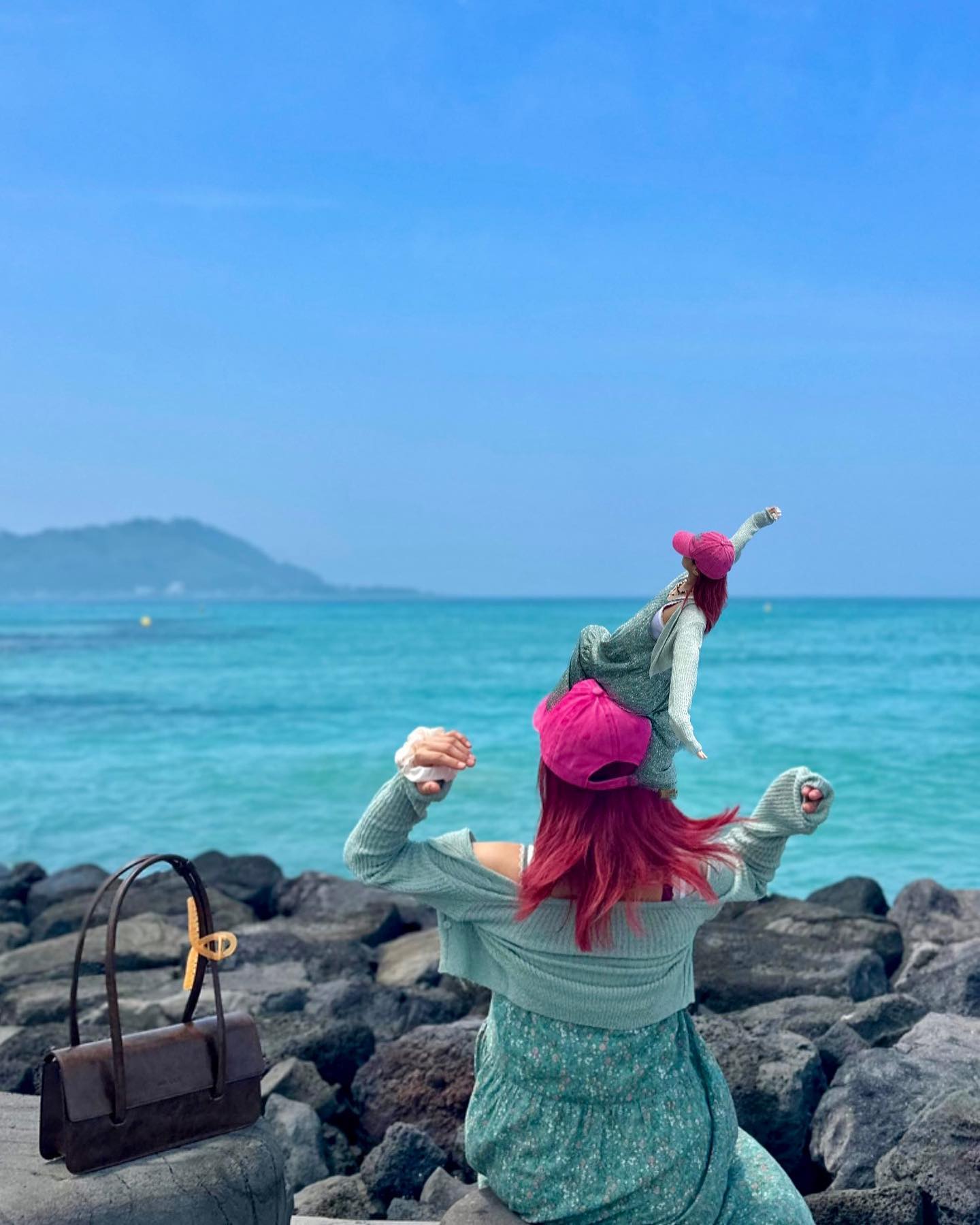 머리색만큼 뜨거웠던 열음제주🥵🌊

#7월 #제주도 #여행 #또스벅 #마지막사진은 #여친짤실패