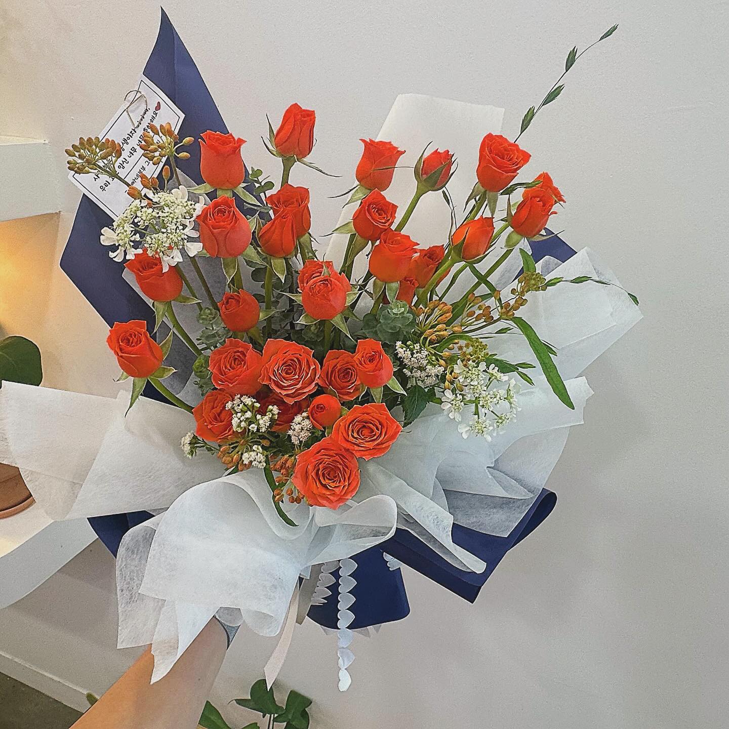 _
임신 축하 꽃다발🧡🍊
파주시로 보내드렸어요:) 퀵비가 많이 나오는데도 믿고 맡겨주셔서 감사합니다🫶🏻

🌱안양로 314번길 14, 꽃사세요, 꽃
🌱문의 Tel, 010 2575 5254

#꽃사세요꽃꽃다발